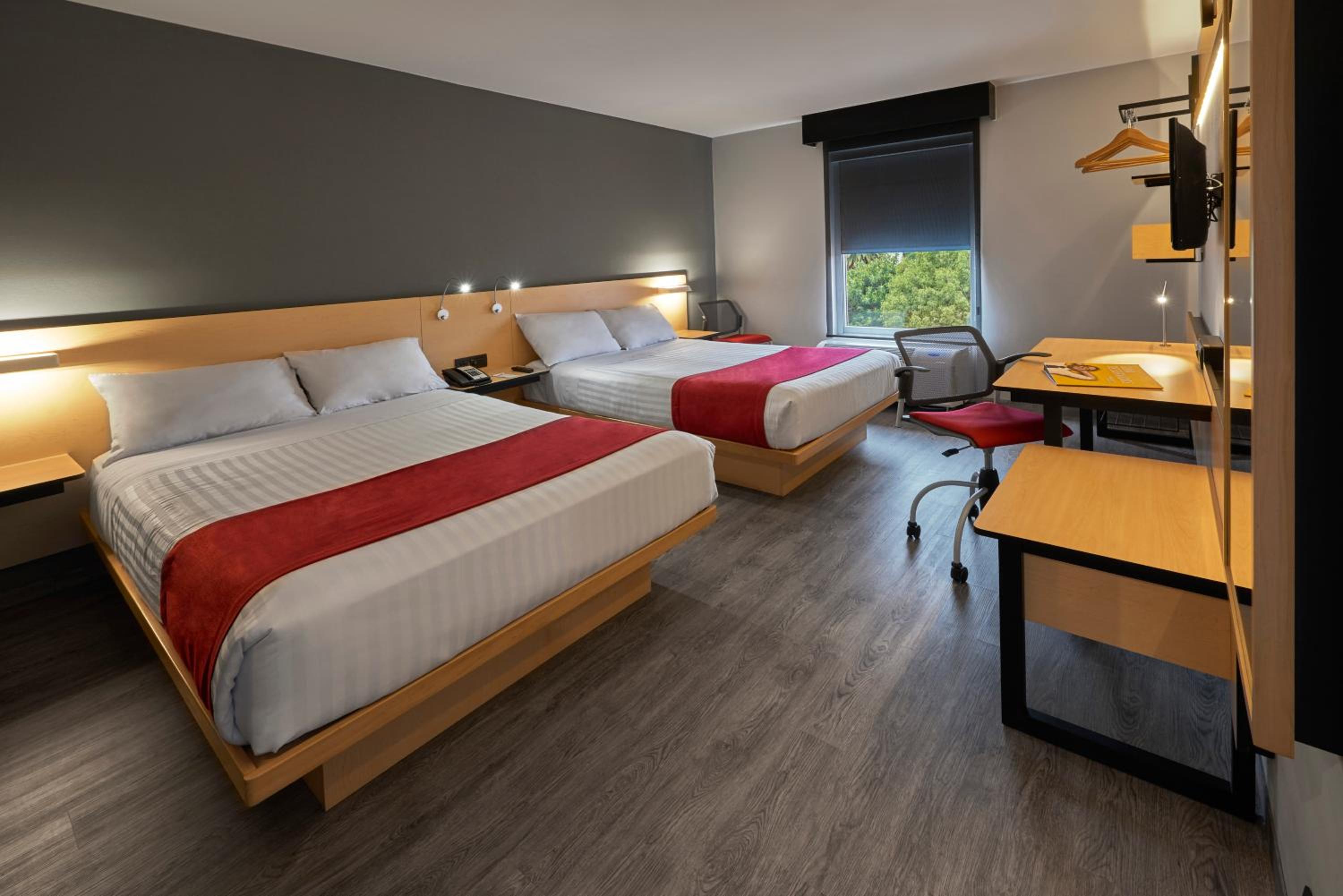 Double Room with Two Double Beds - Photo 1