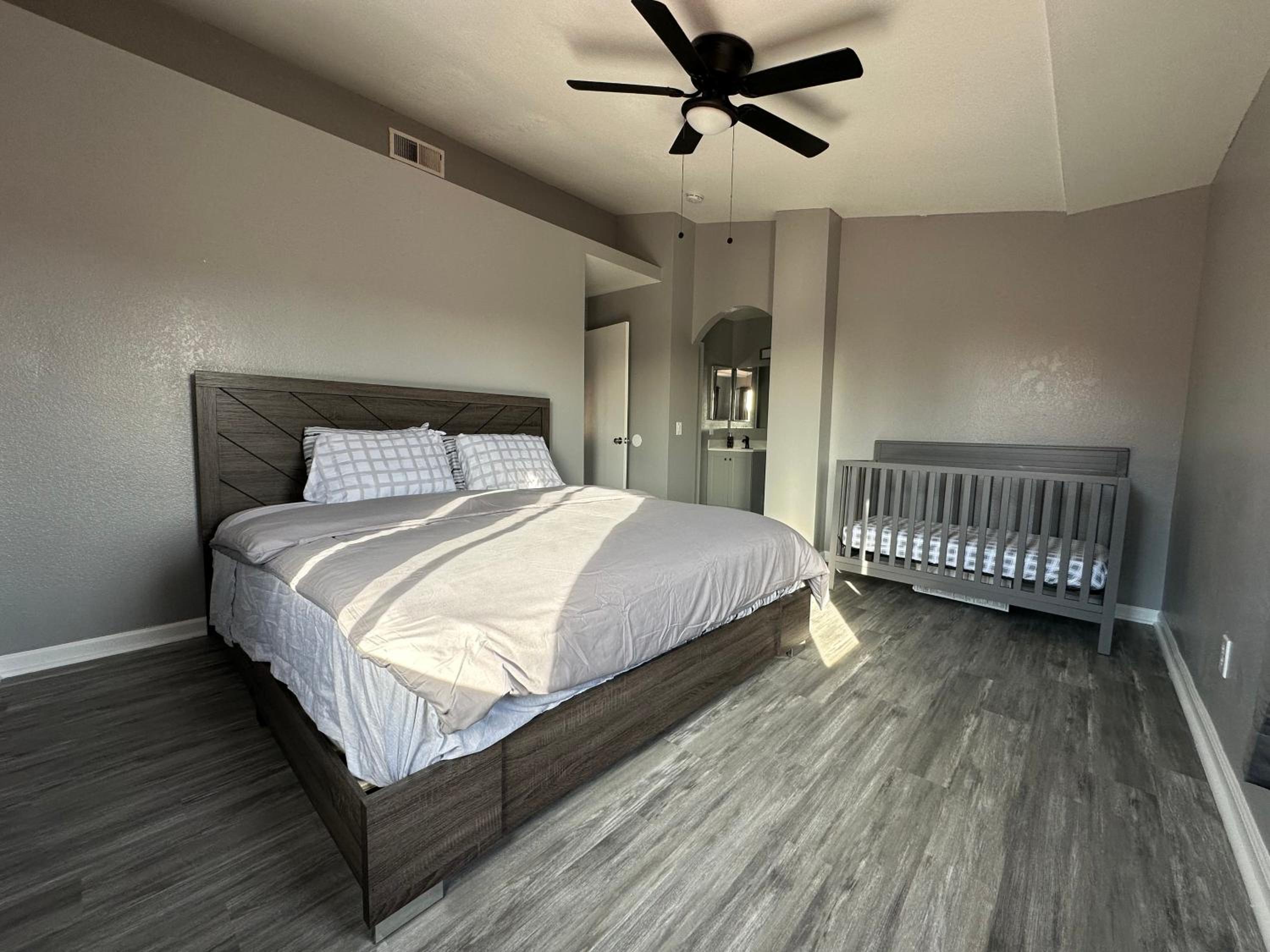 Four-Bedroom House photo 2