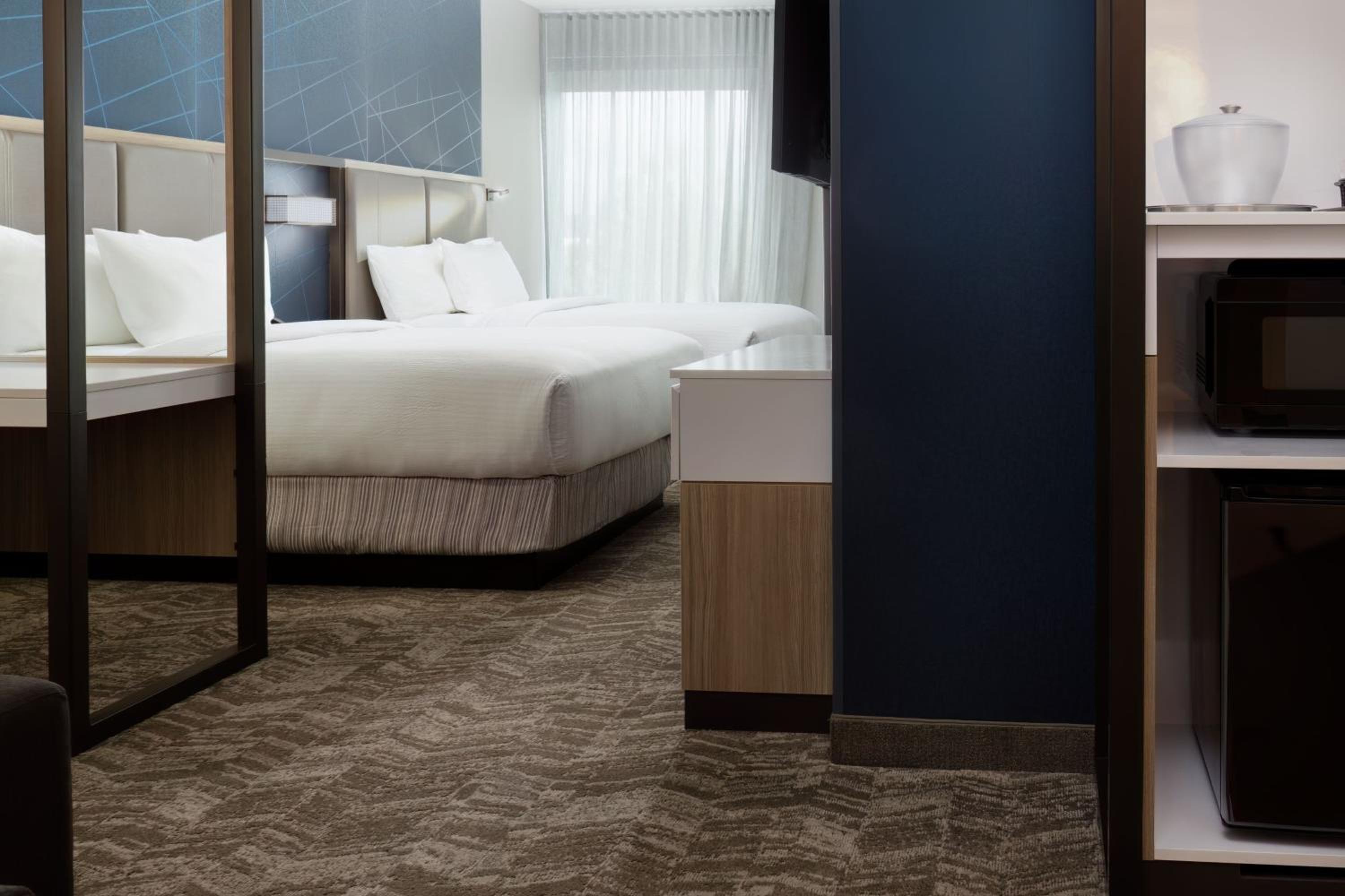Suite with Two Queen Beds - Hearing Accessible photo 3