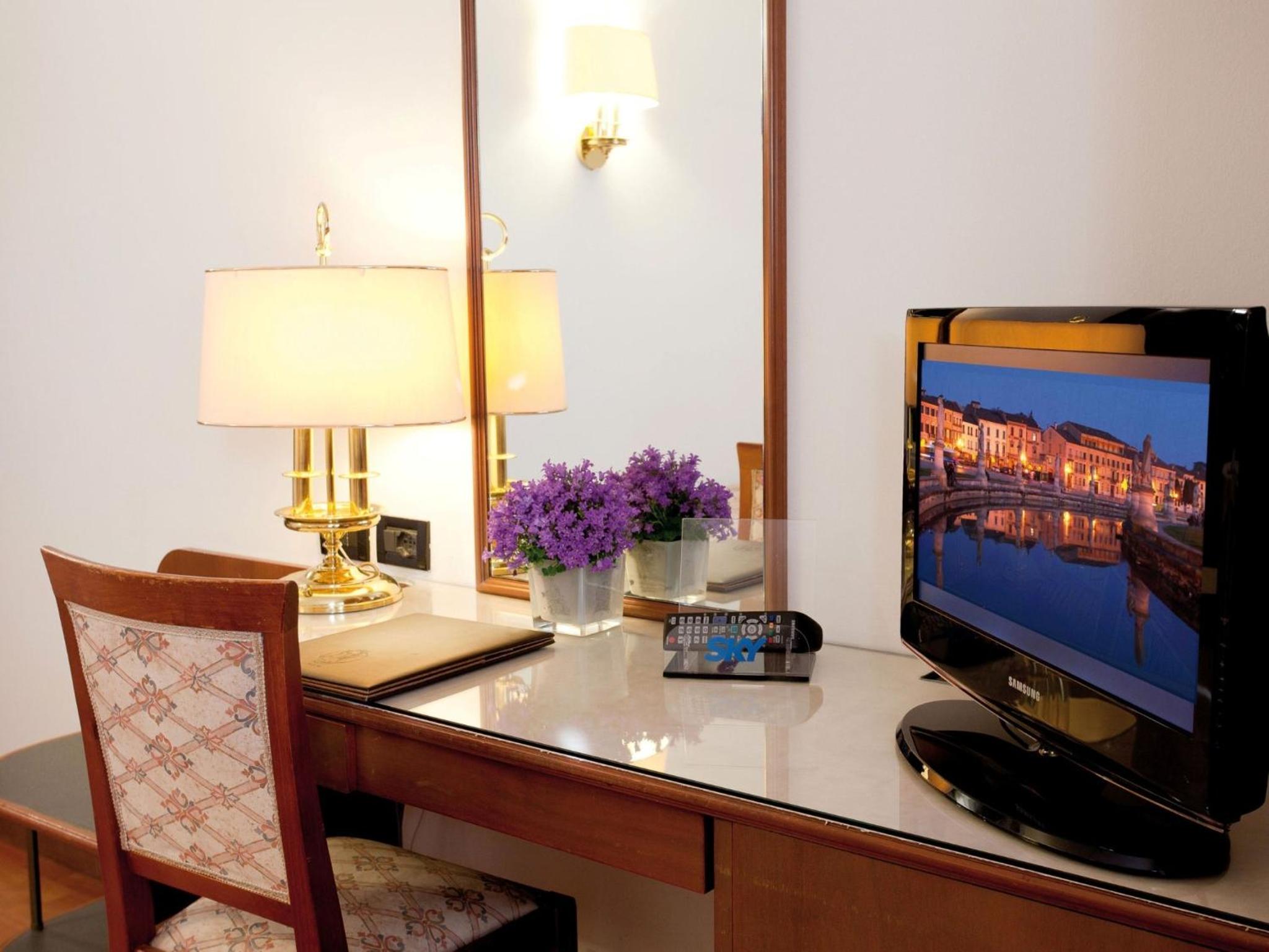 Double or Twin Room - Photo 3