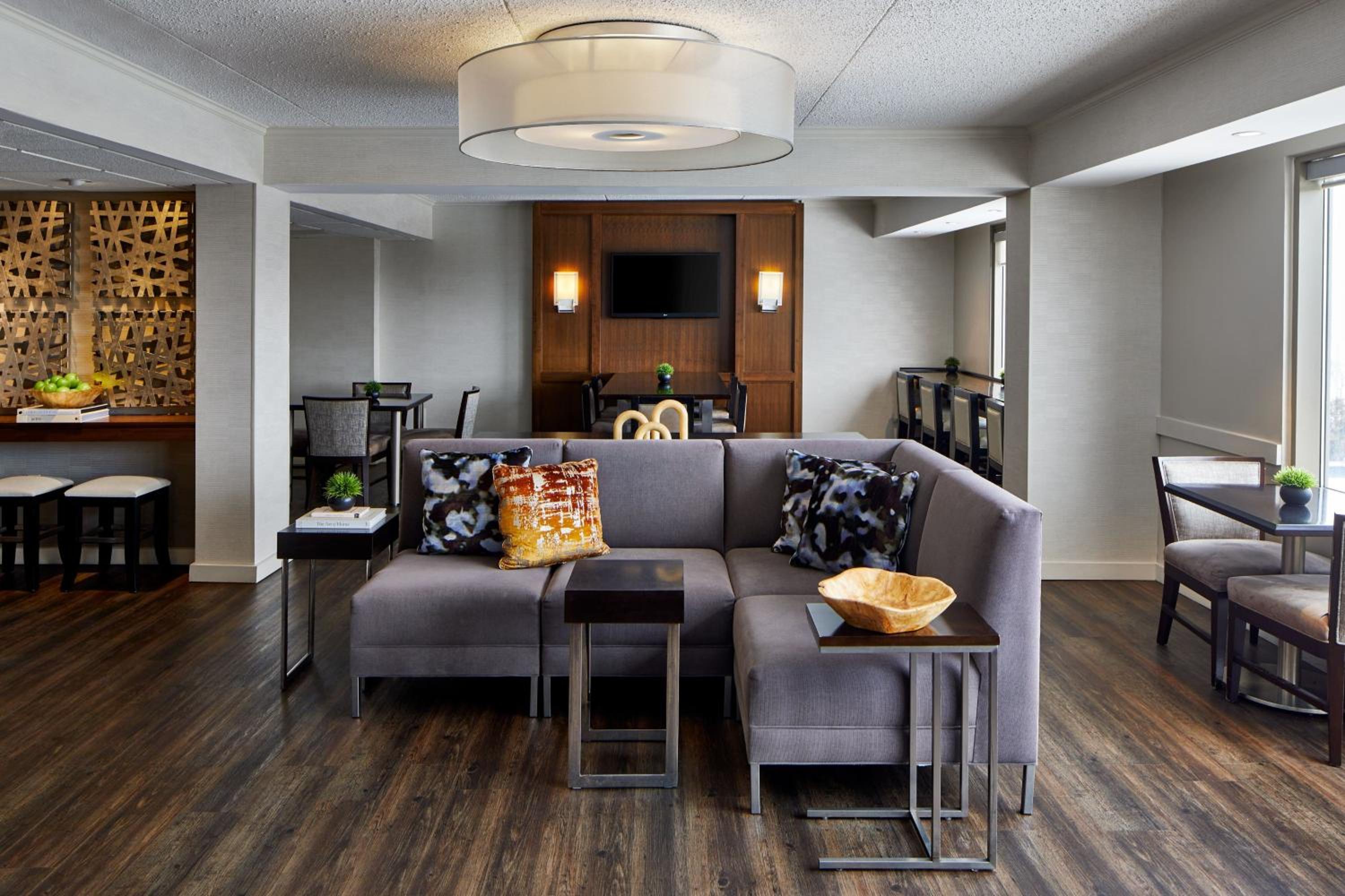 King or Double Room with Concierge Lounge Access - Photo 9