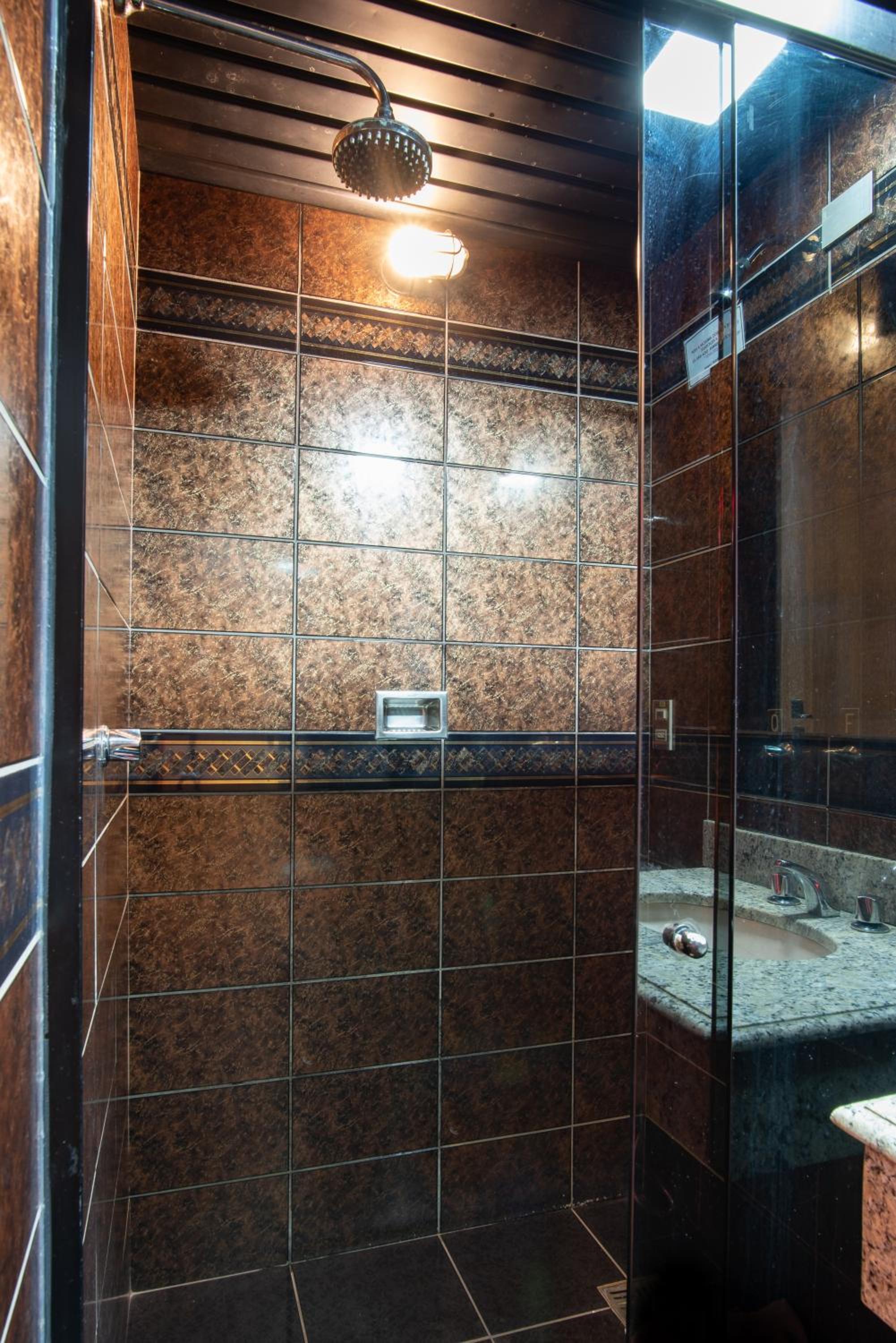 Deluxe Suite - Photo 37