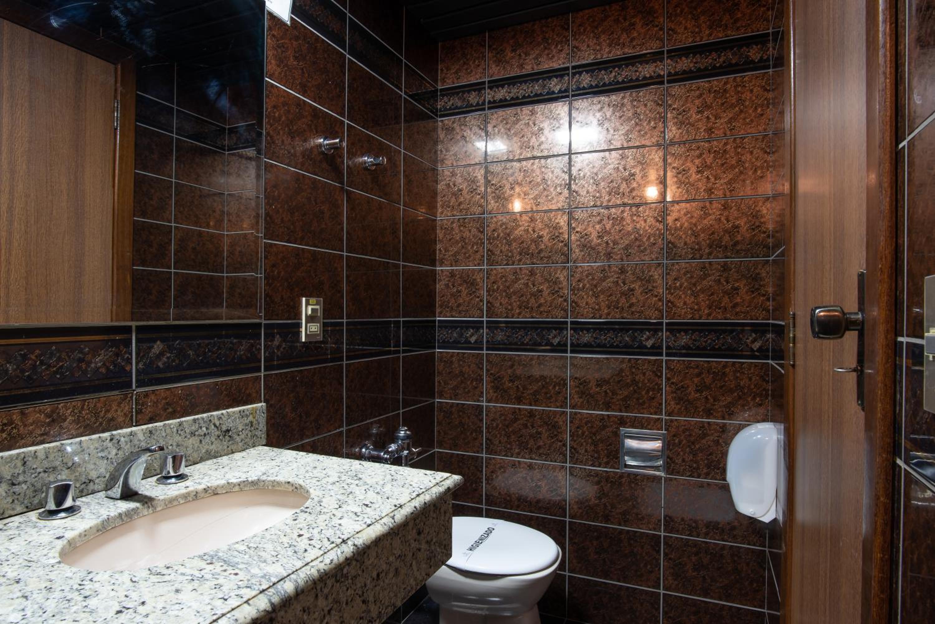 Deluxe Suite - Photo 36