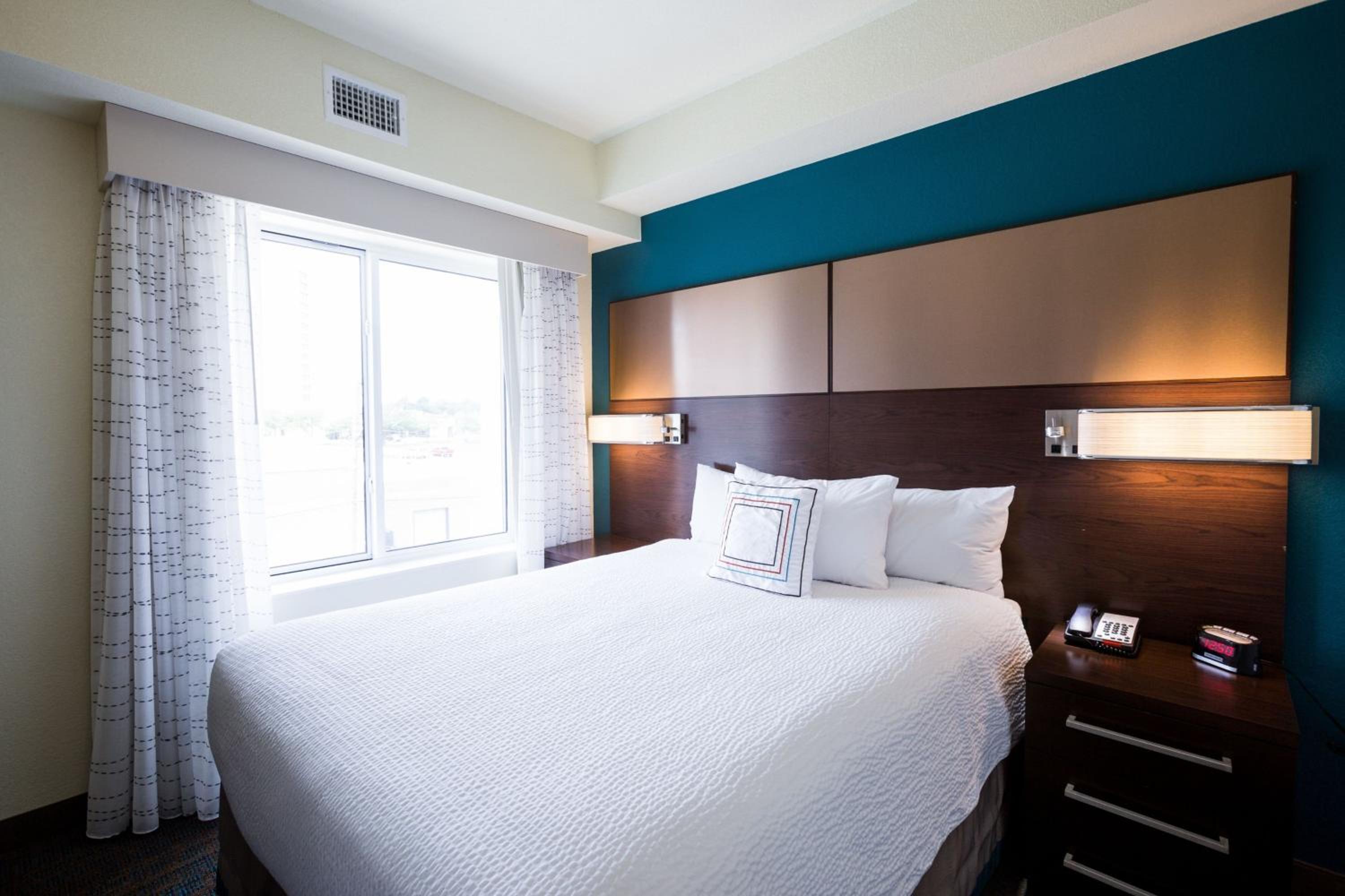 One-Bedroom King Suite photo 2