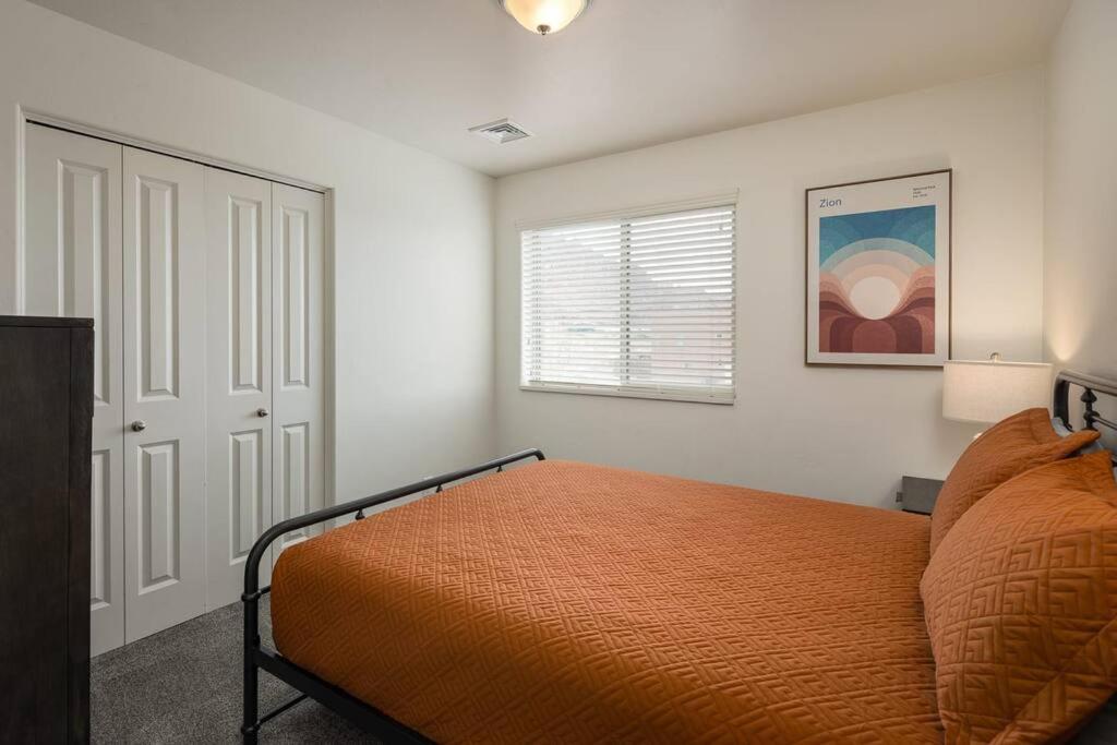 Three-Bedroom Apartment photo 2
