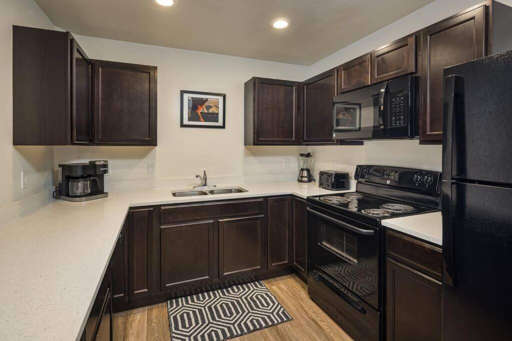 Three-Bedroom Apartment photo 3