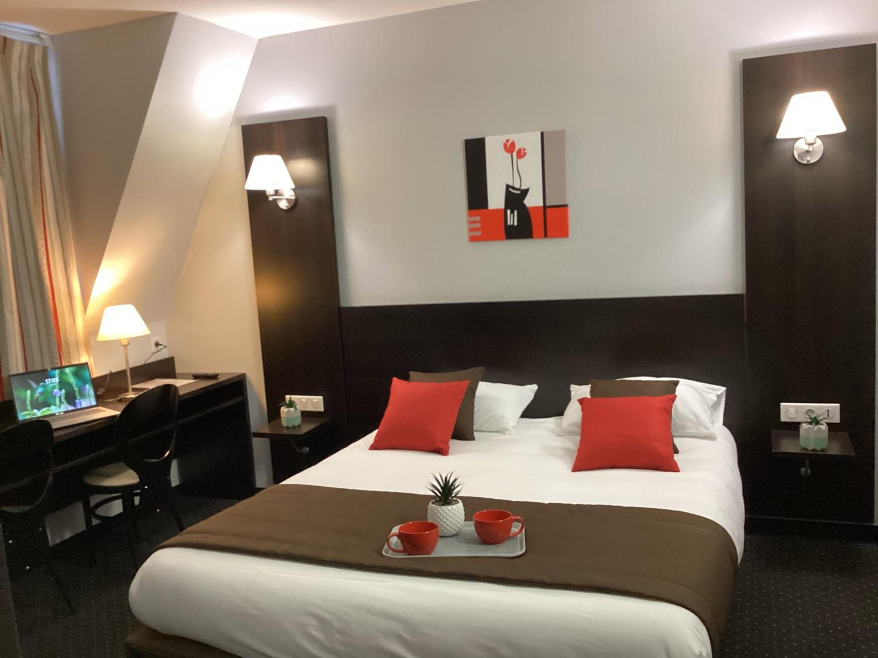 Double or Twin Room - Photo 7
