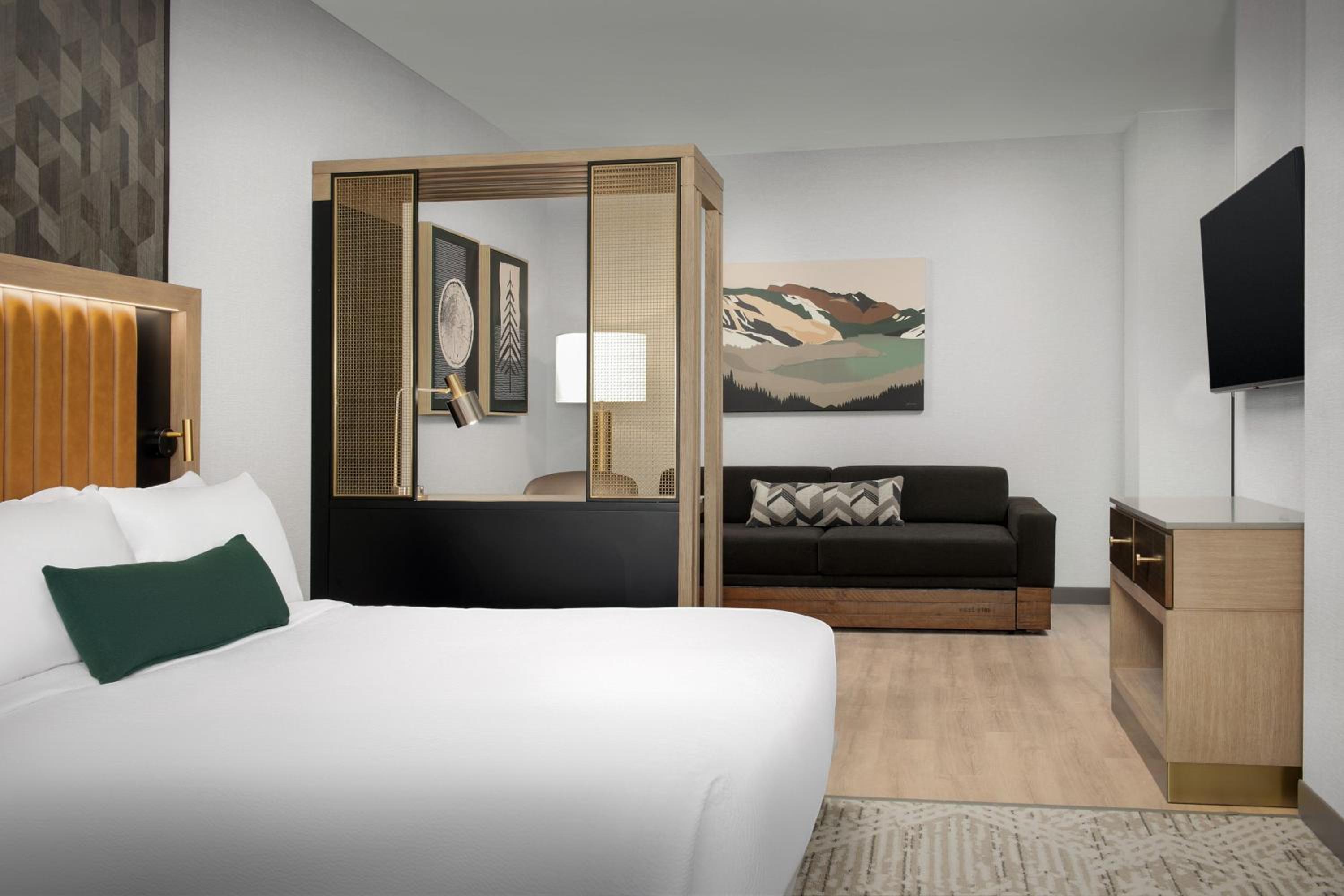 Queen Studio with Two Queen Beds and Sofa Bed - Photo 21