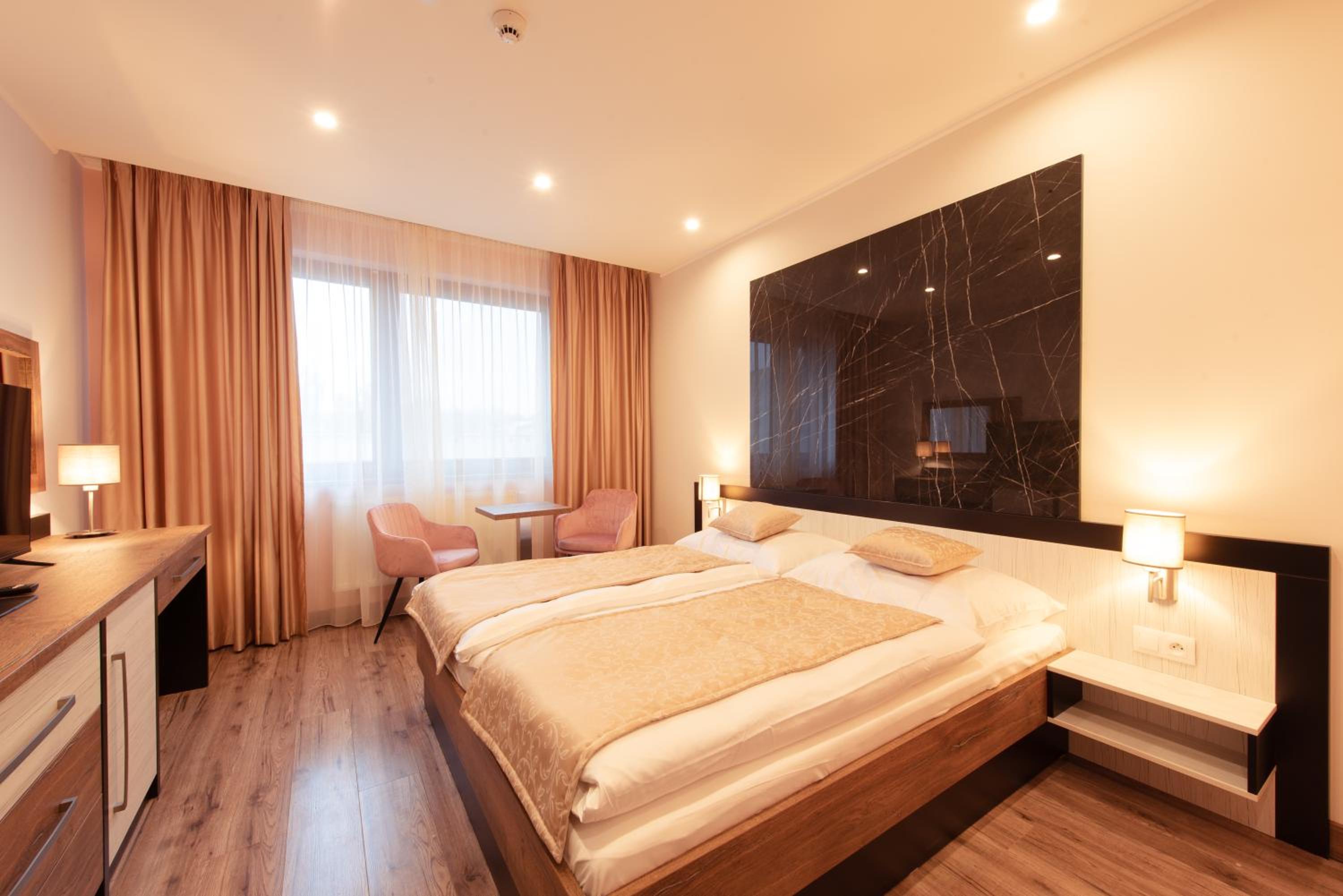 Superior Double Room - Photo 1