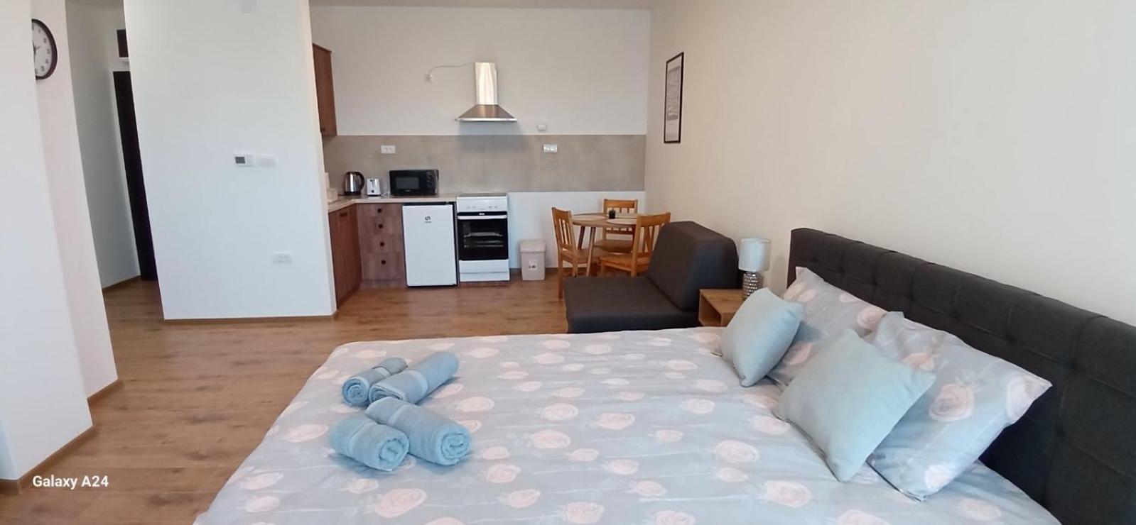 Studio Apartment photo 1