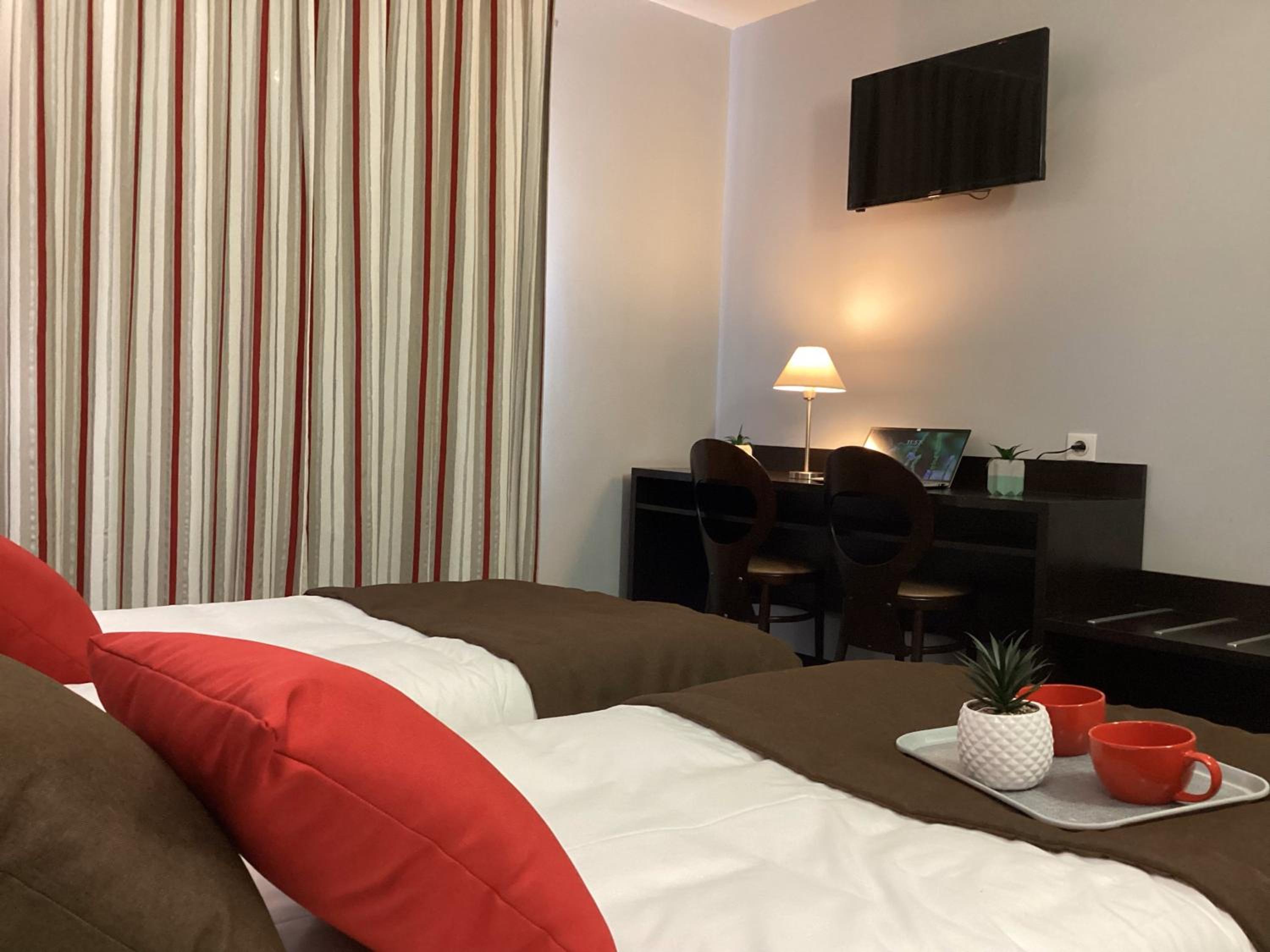 Double or Twin Room - Photo 5