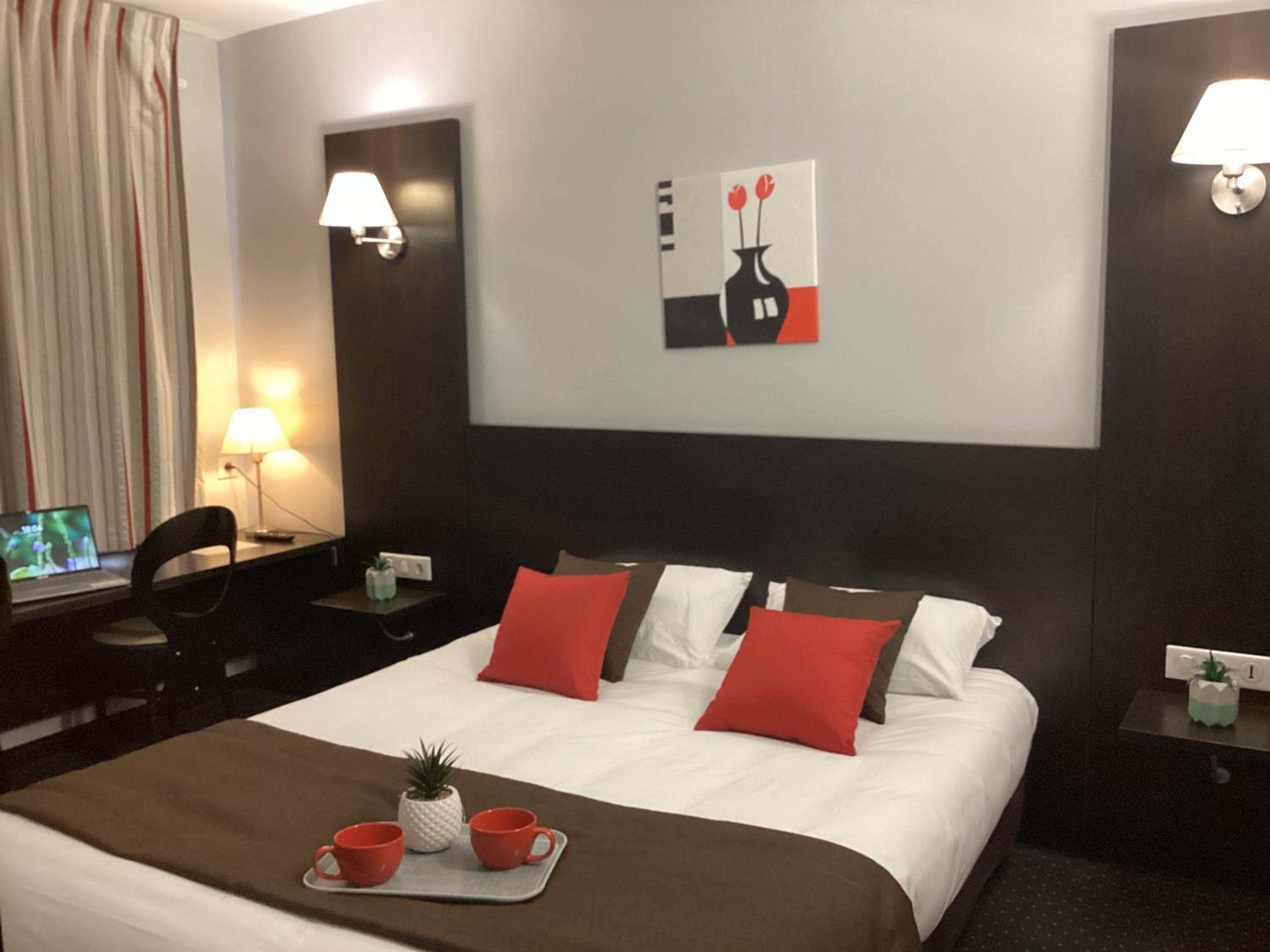 Double or Twin Room - Photo 4