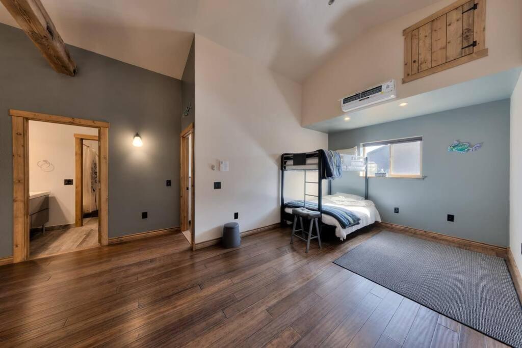Two-Bedroom House photo 2