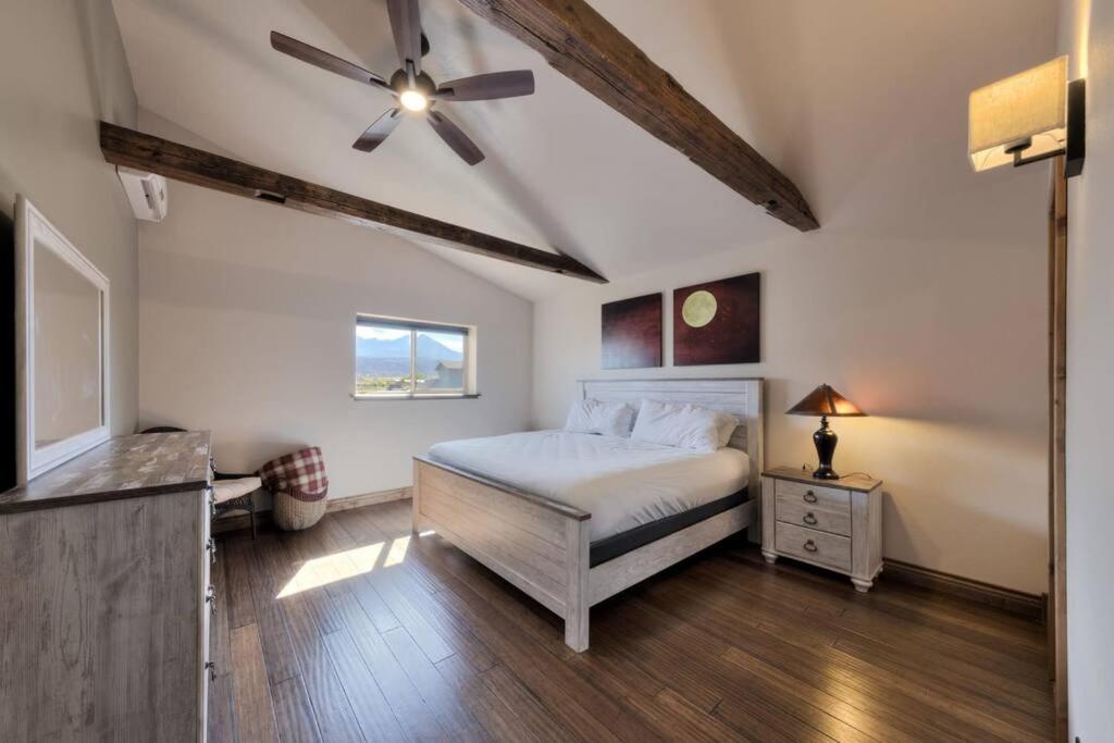 Two-Bedroom House photo 3