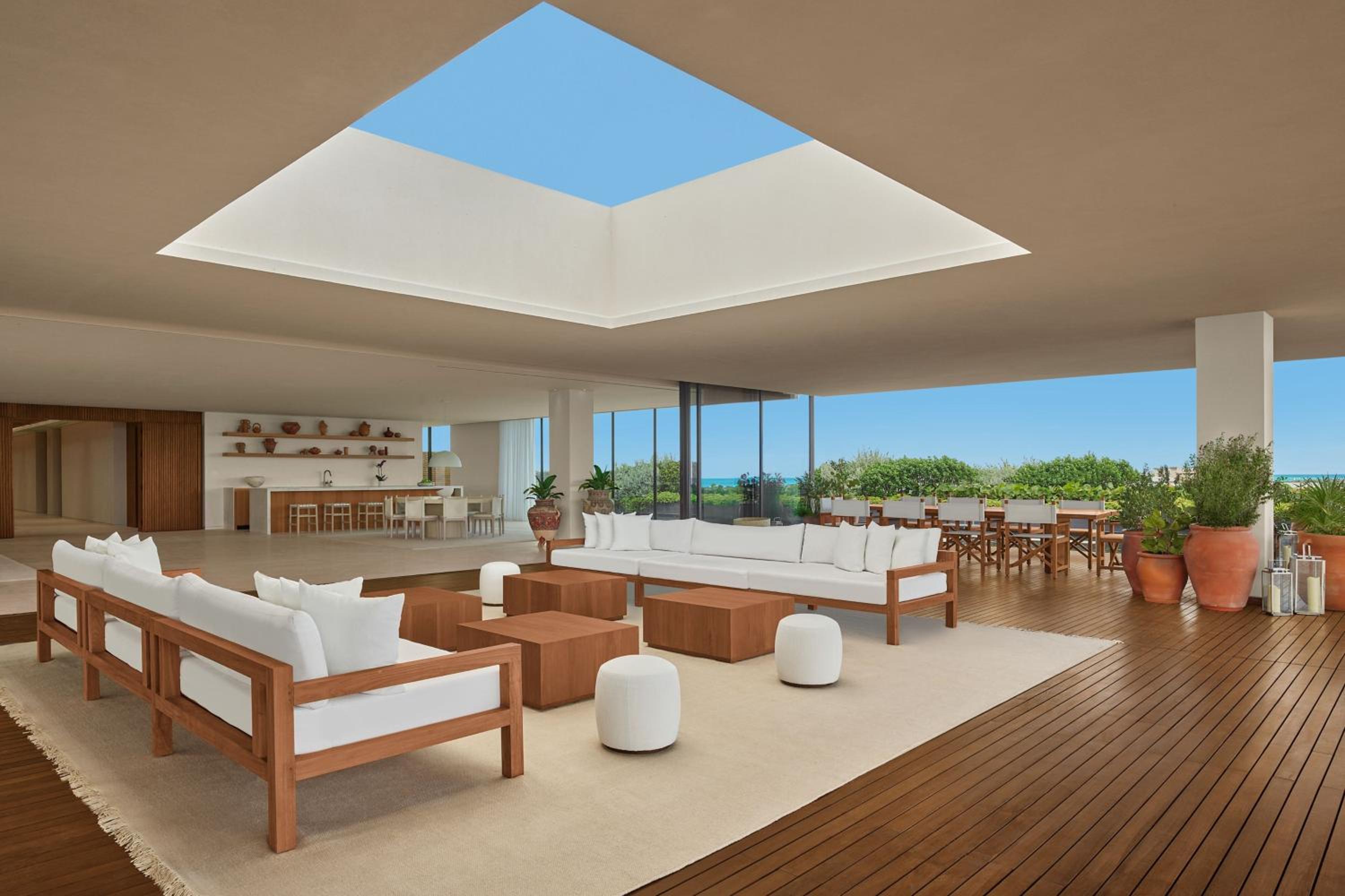 Sky Rooftop Five-Bedroom Penthouse Suite with Ocean View
