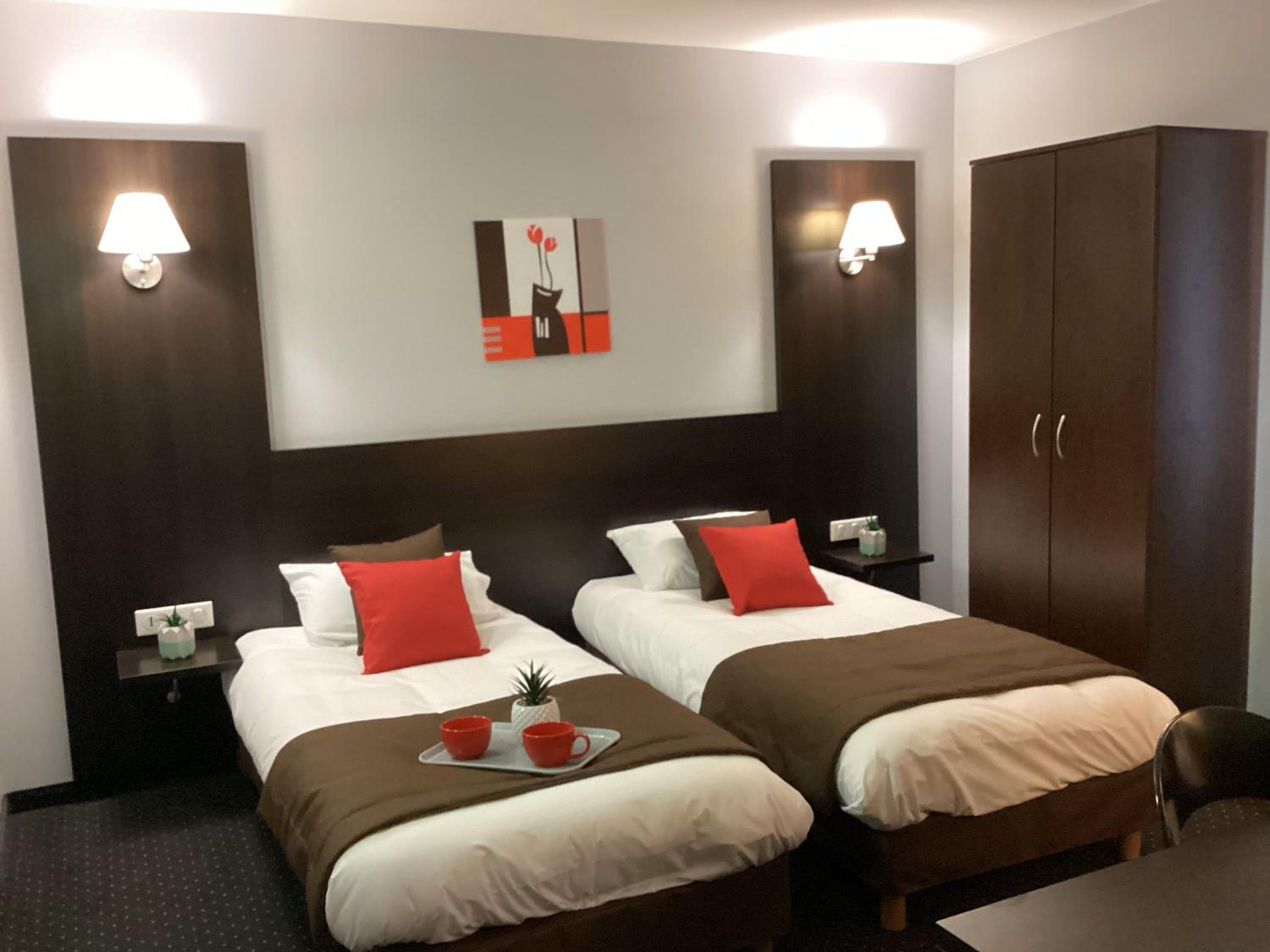 Two-Bedroom Family Suite (4 Adults) - Photo 8