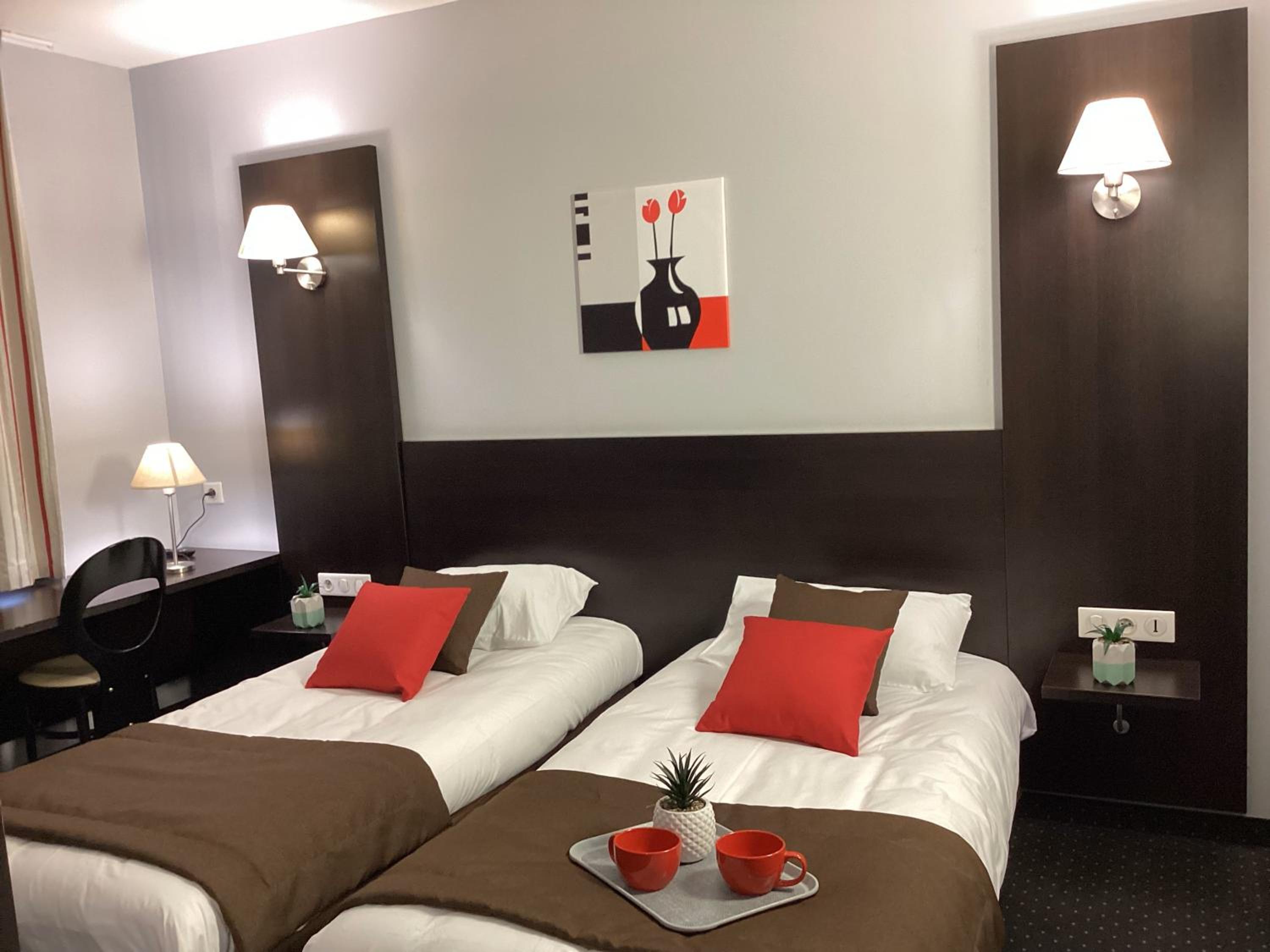Two-Bedroom Family Suite (4 Adults) - Photo 6