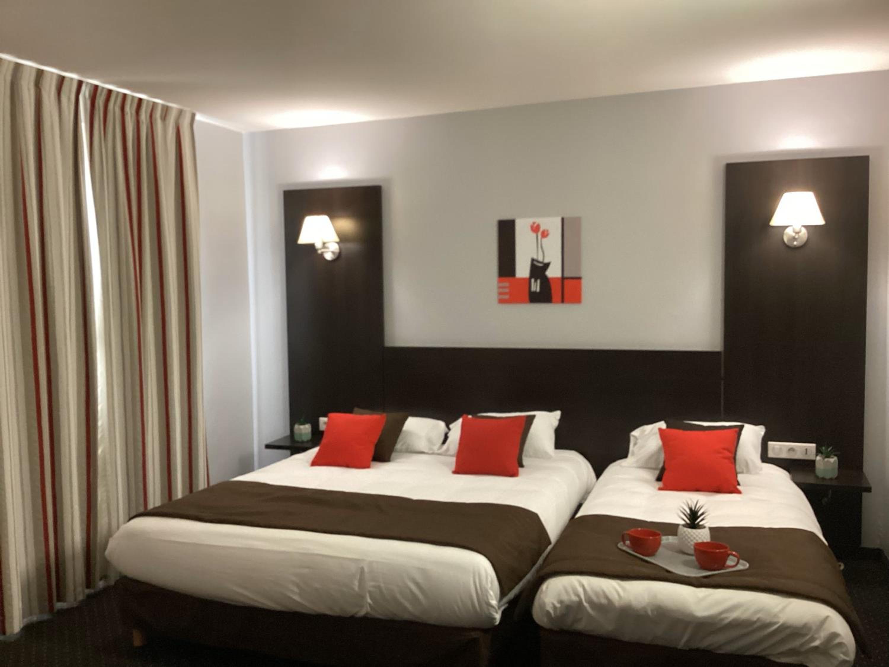 Two-Bedroom Family Suite (5 Adults) - Photo 7