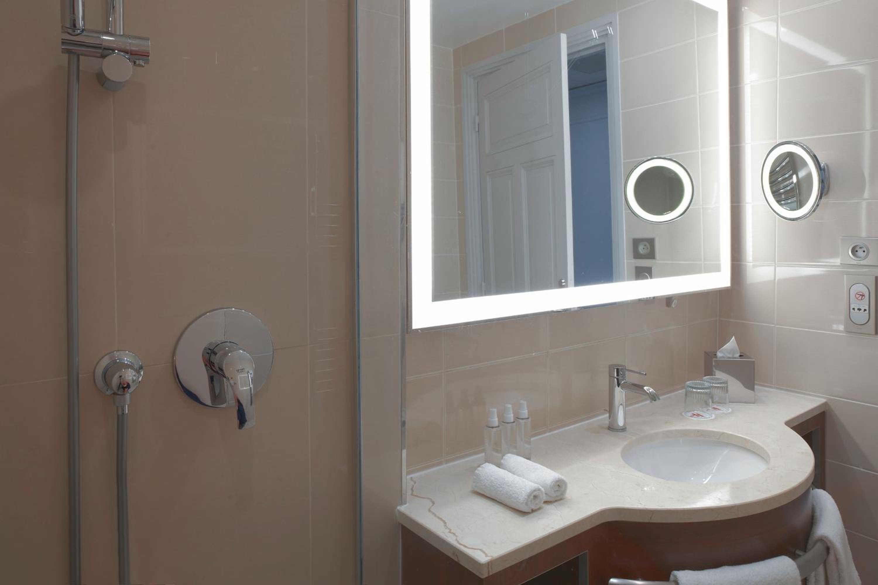 Deluxe Twin Room photo 2