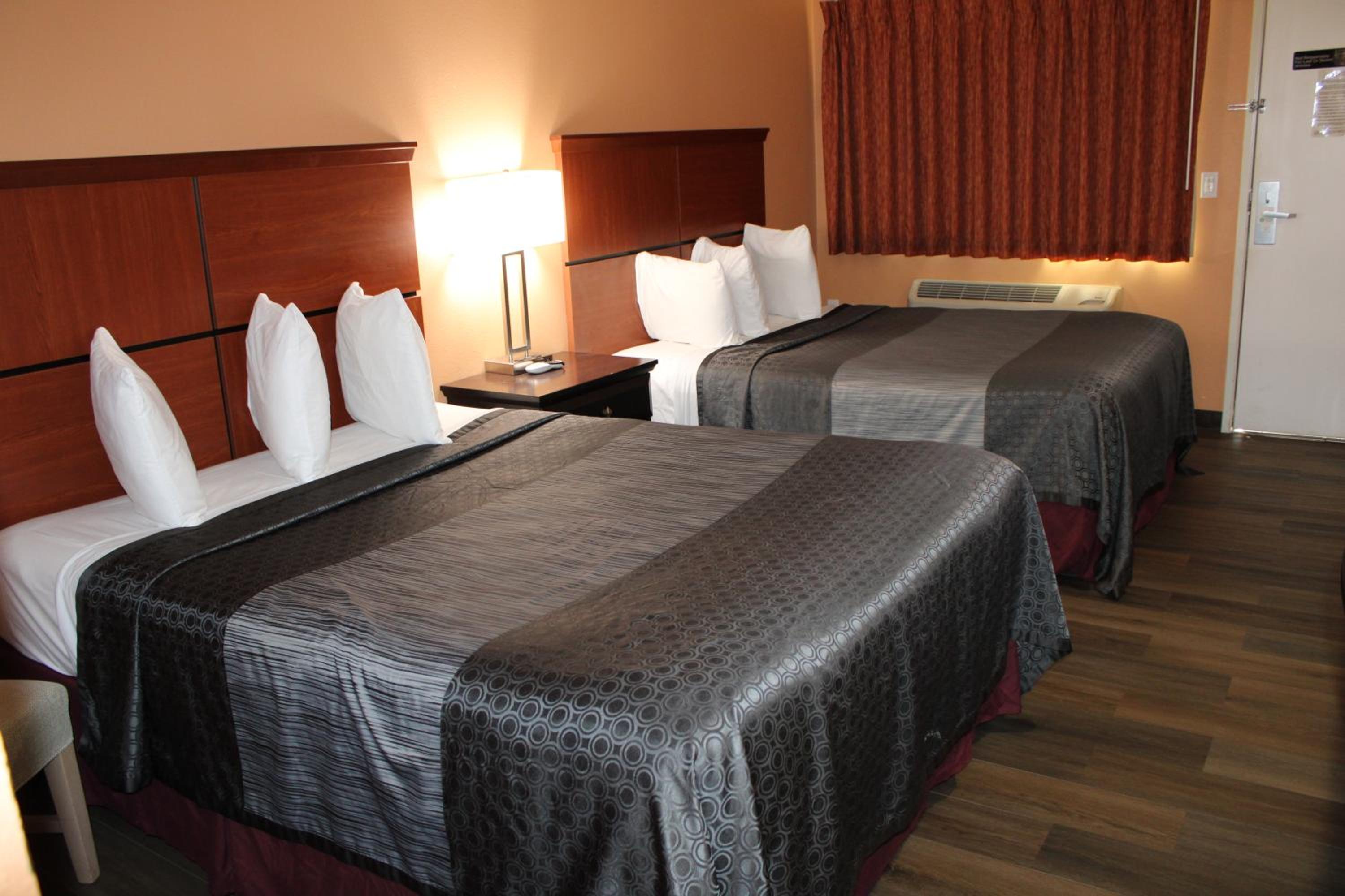 Queen Room with Two Queen Beds - Photo 1