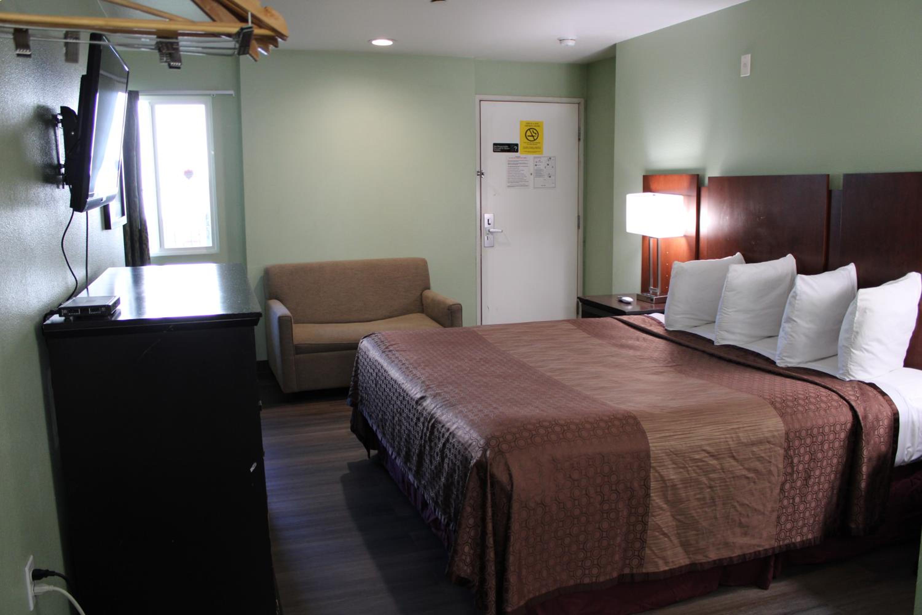 Deluxe King Room - Photo 3
