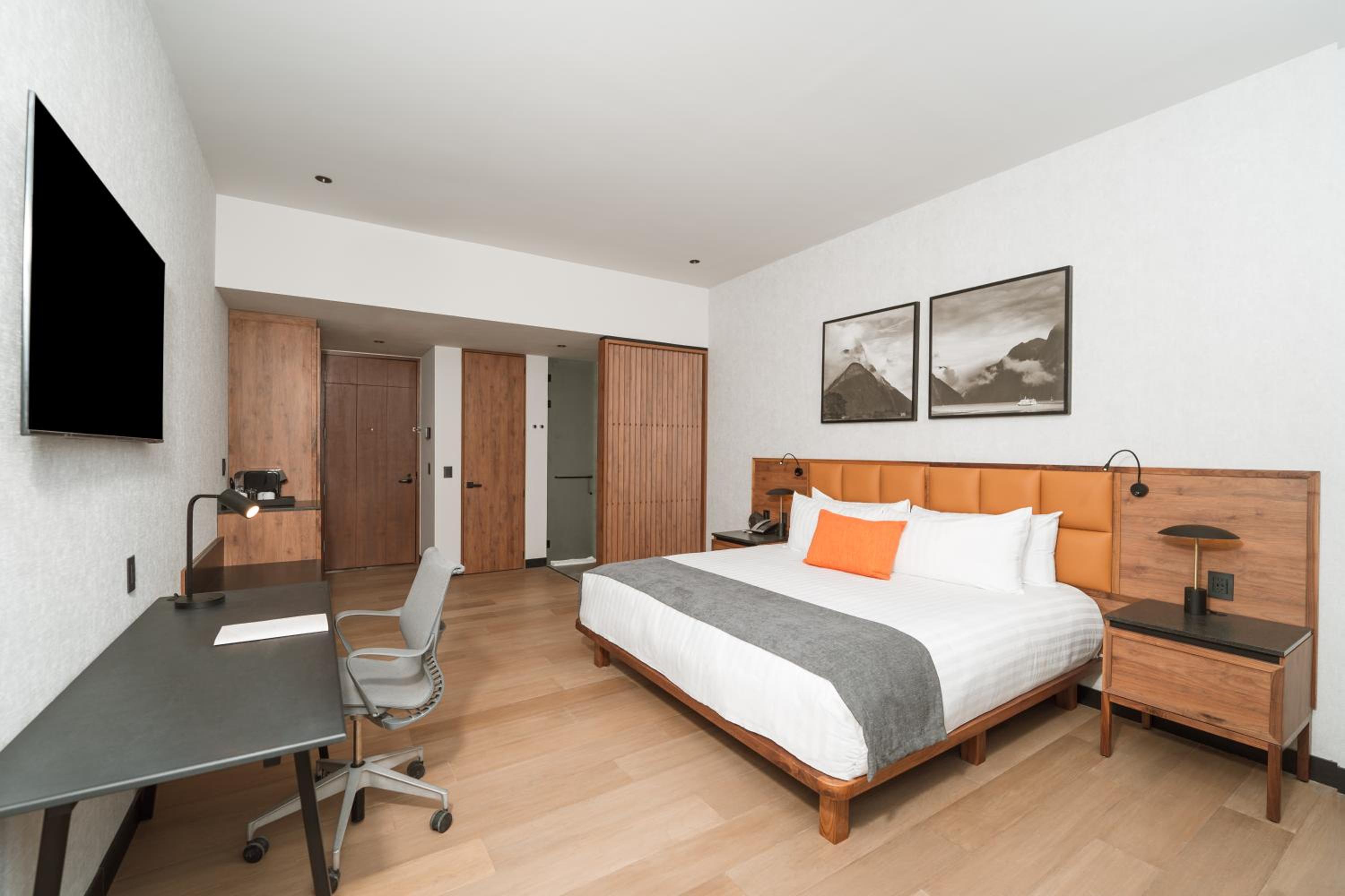 Deluxe Room - Photo 1