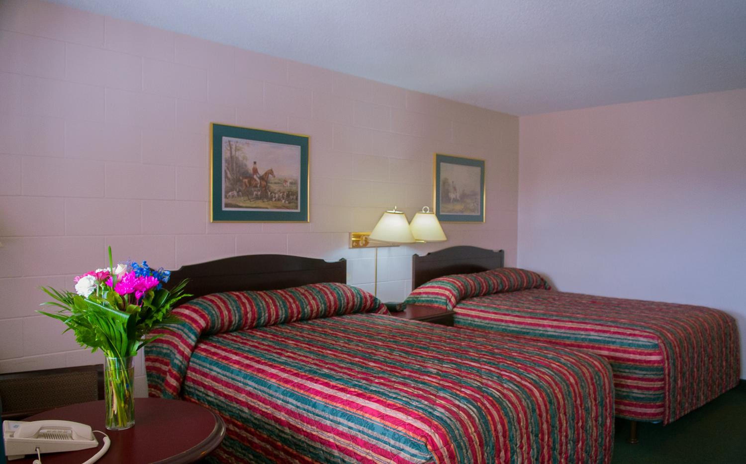 Standard Queen Room with Two Queen Beds photo 1