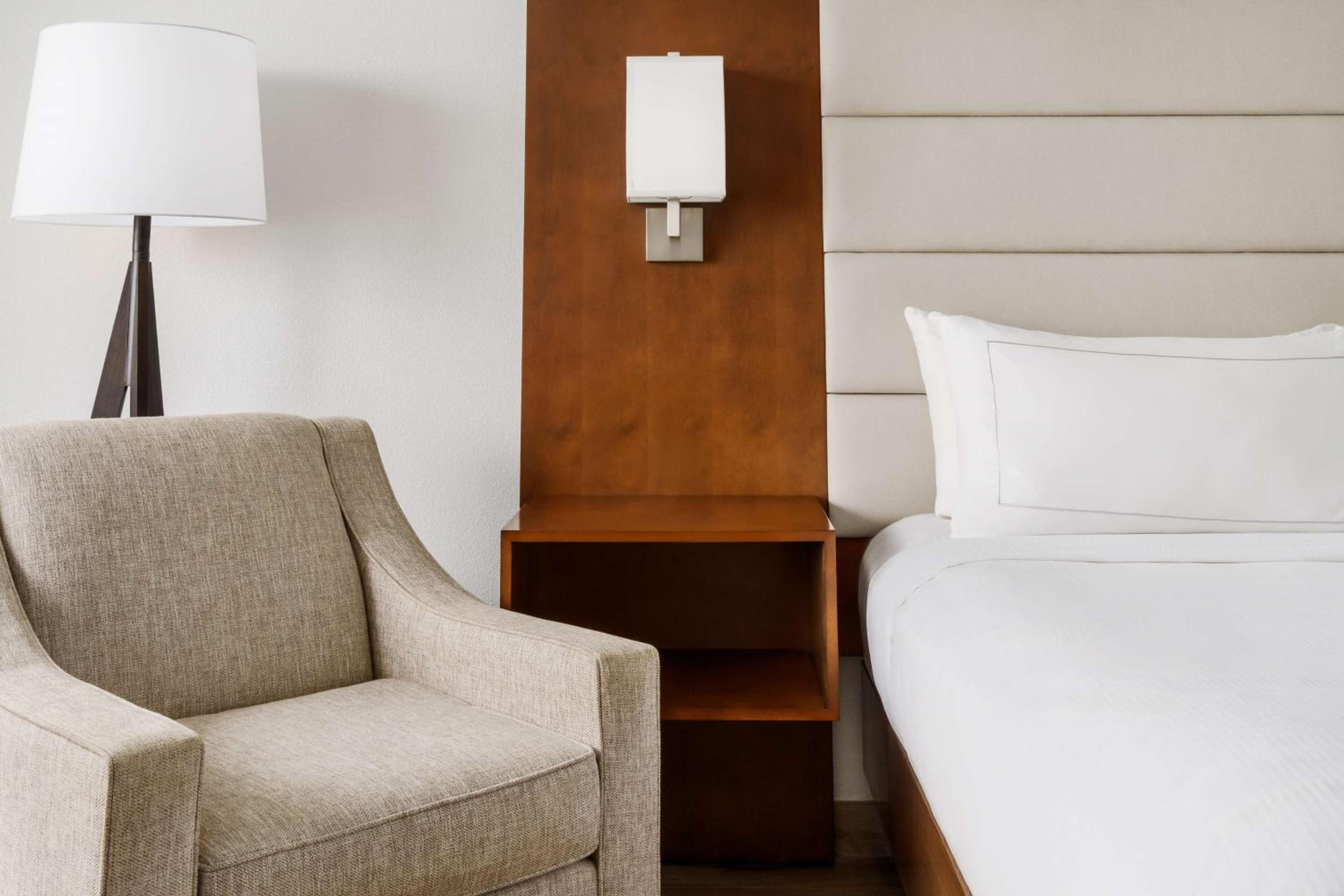 King Room with Gulf View - Non-Smoking photo 1