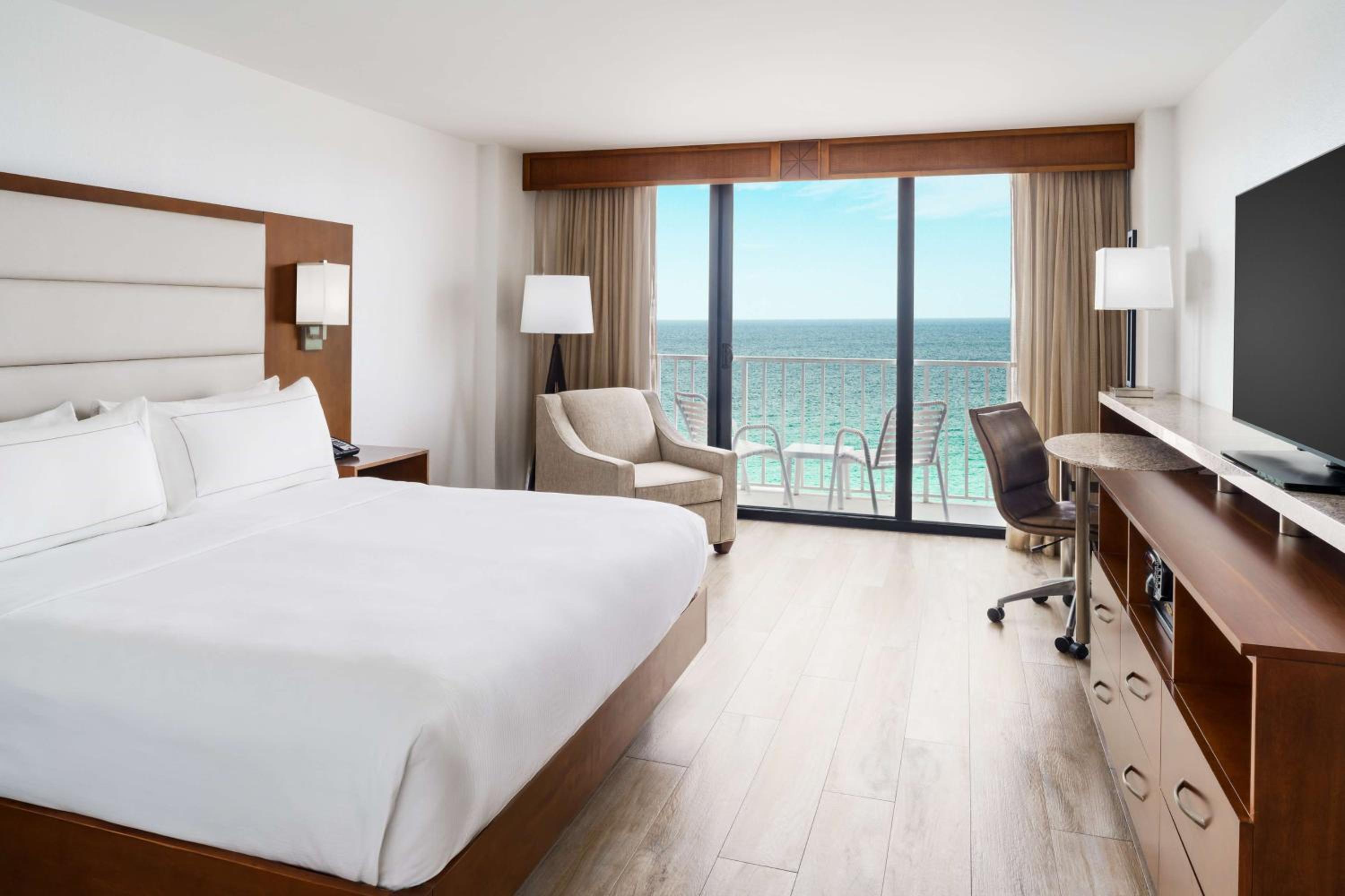 King Room with Gulf View - Non-Smoking photo 3