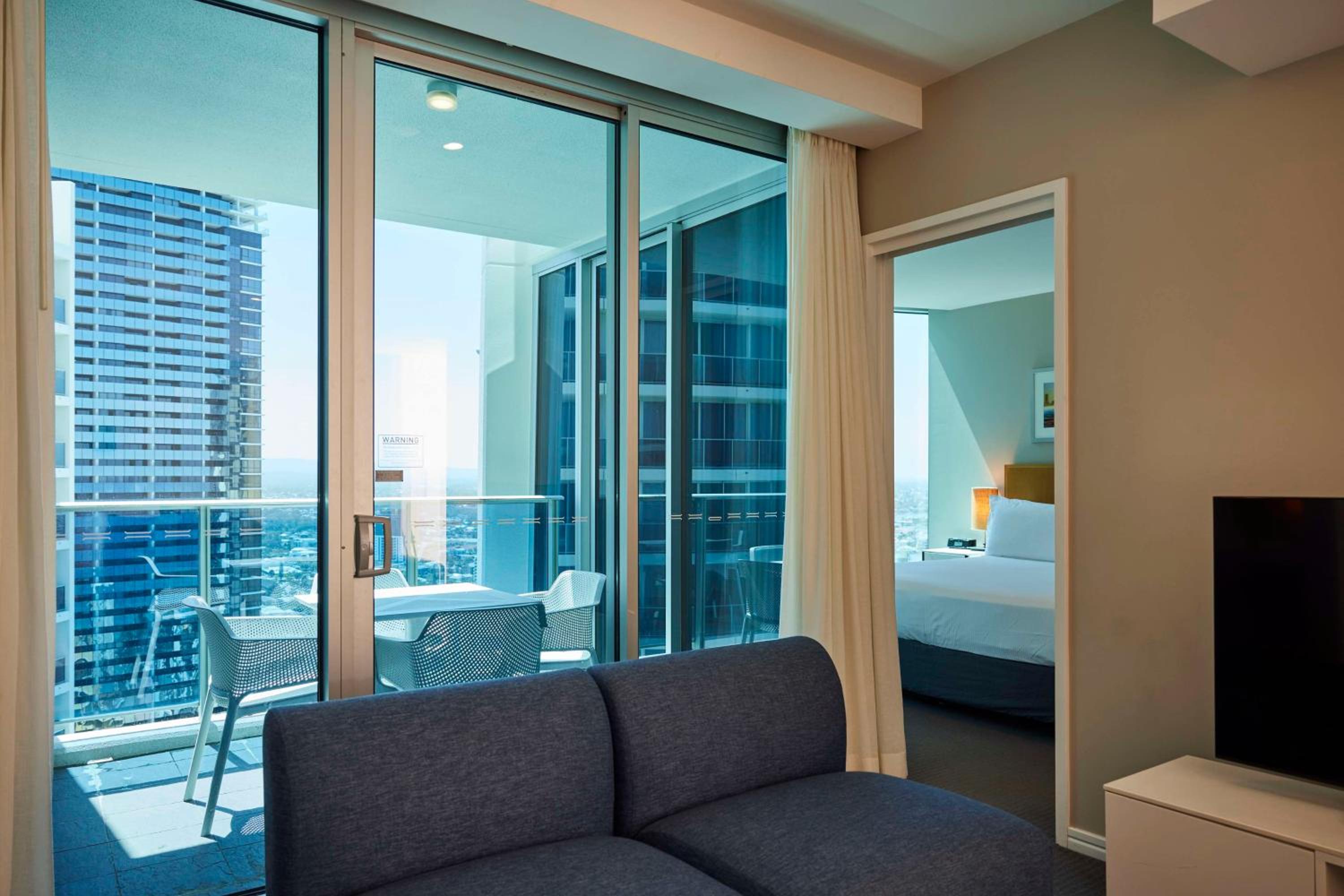 Two Bedroom Two Bathroom Sky High Residence - Photo 4