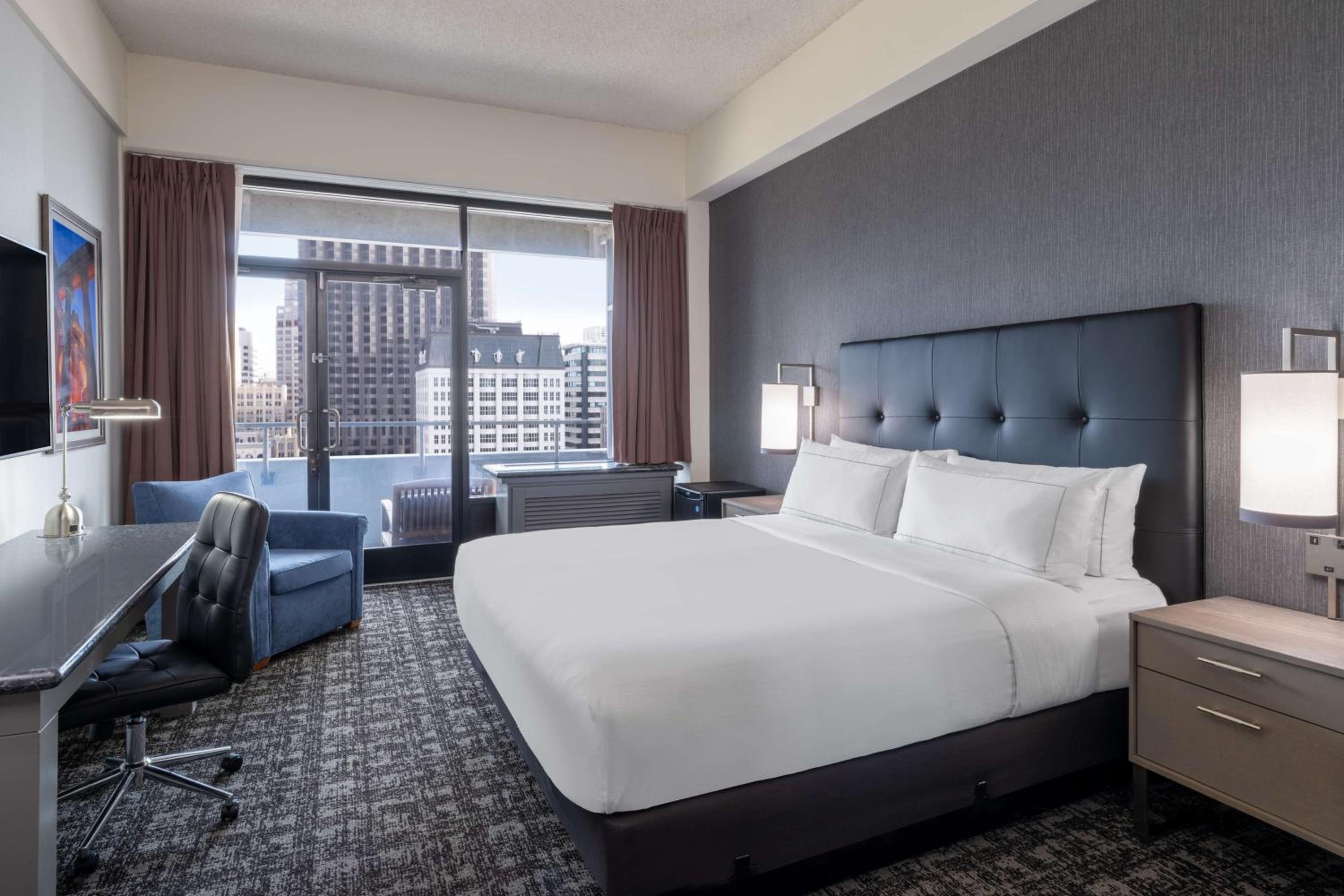 King Room with Balcony - Photo 1
