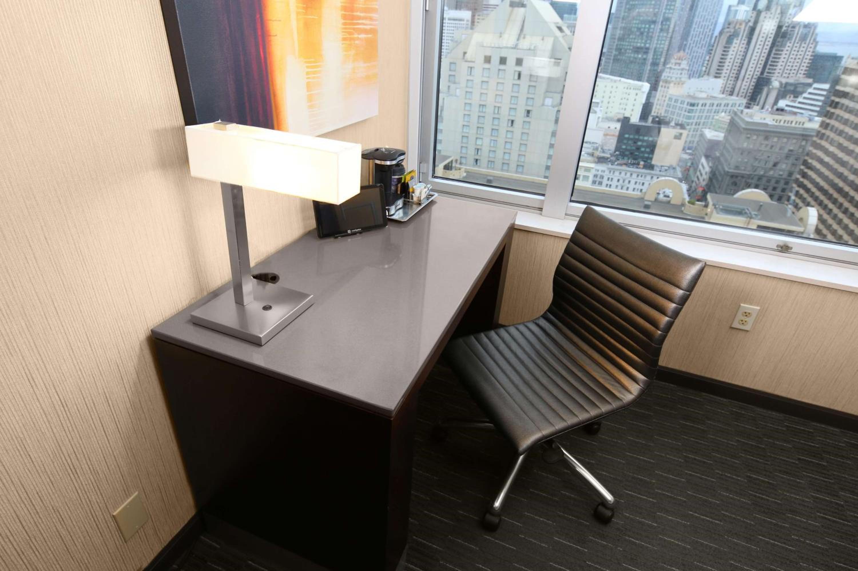 Double Room with View and Accessible Tub - Mobility and Hearing Access - Photo 1