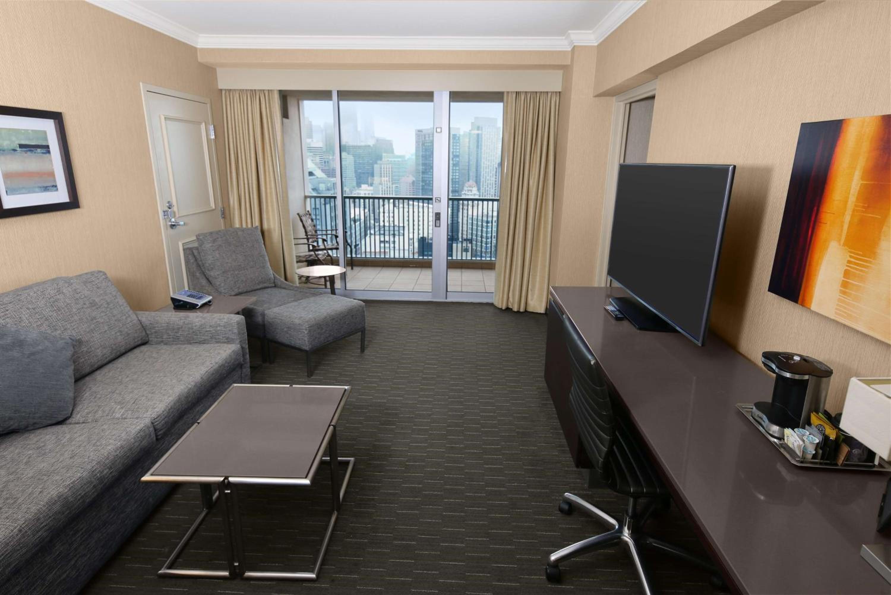 Skyline View - One King Bed One Bedroom Suite