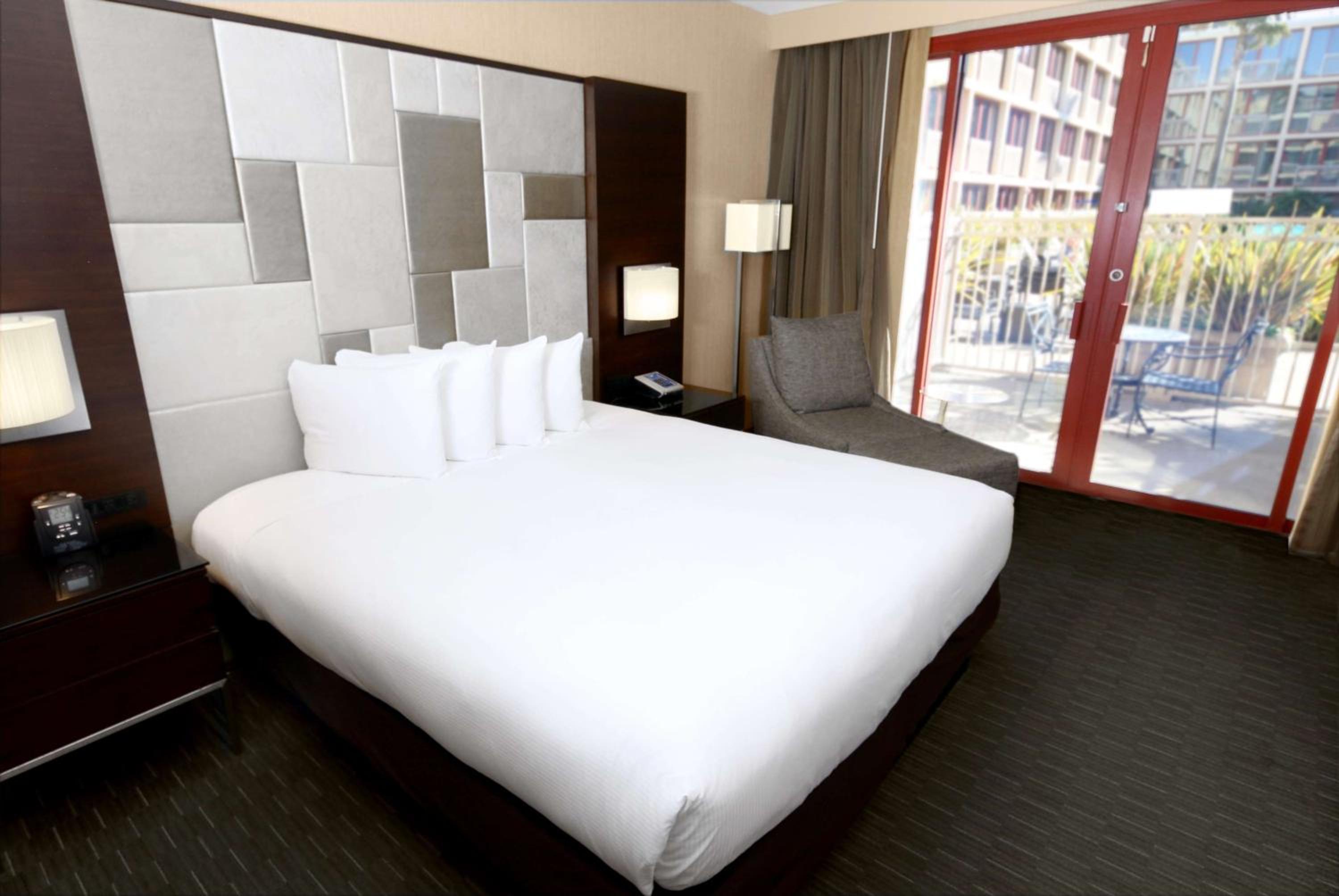 King Room with Terrace and Pool View - Photo 1