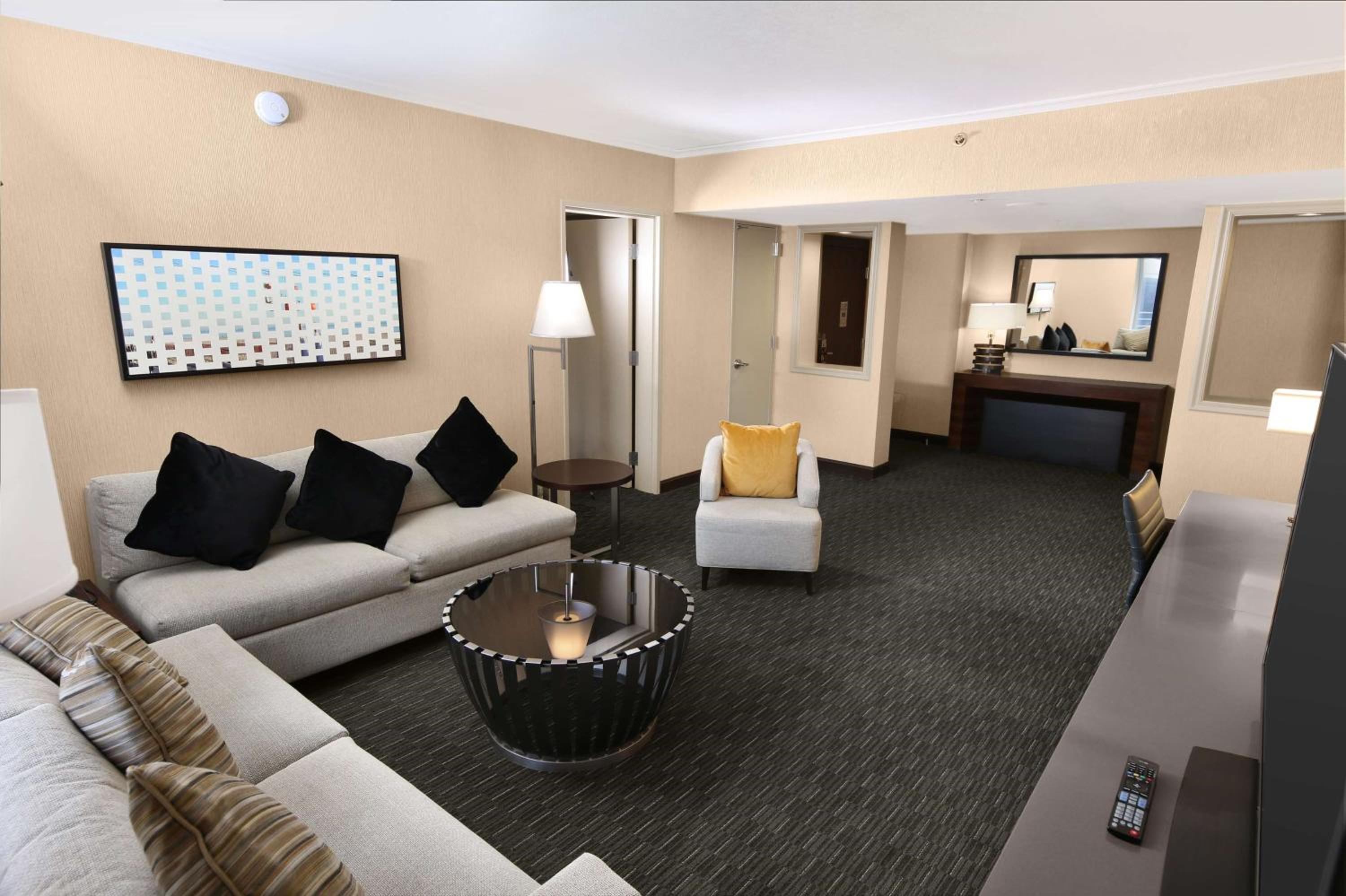 One-Bedroom King Suite photo 1
