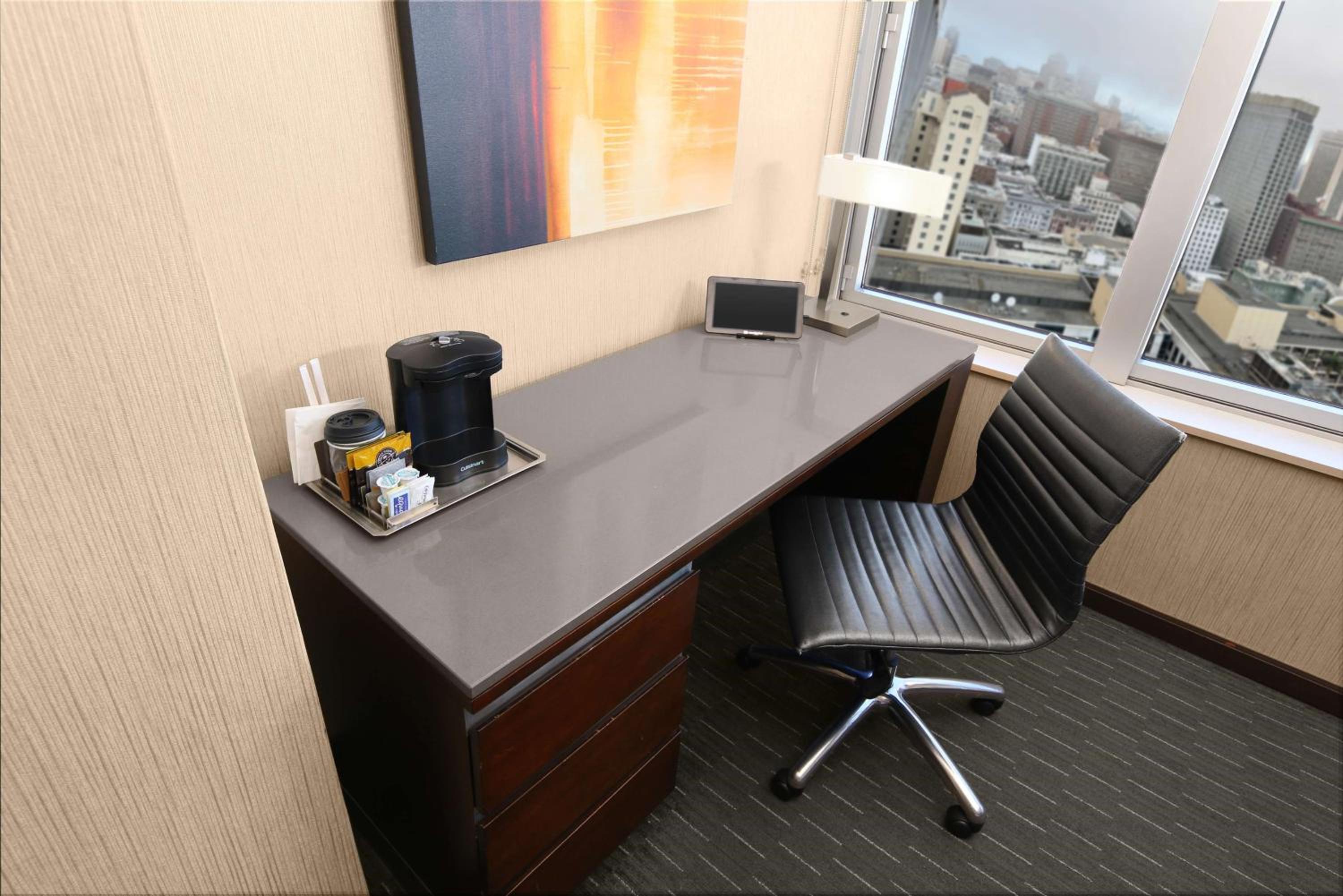 Skyline View - Two Double Beds Floors 20-44 - Photo 1