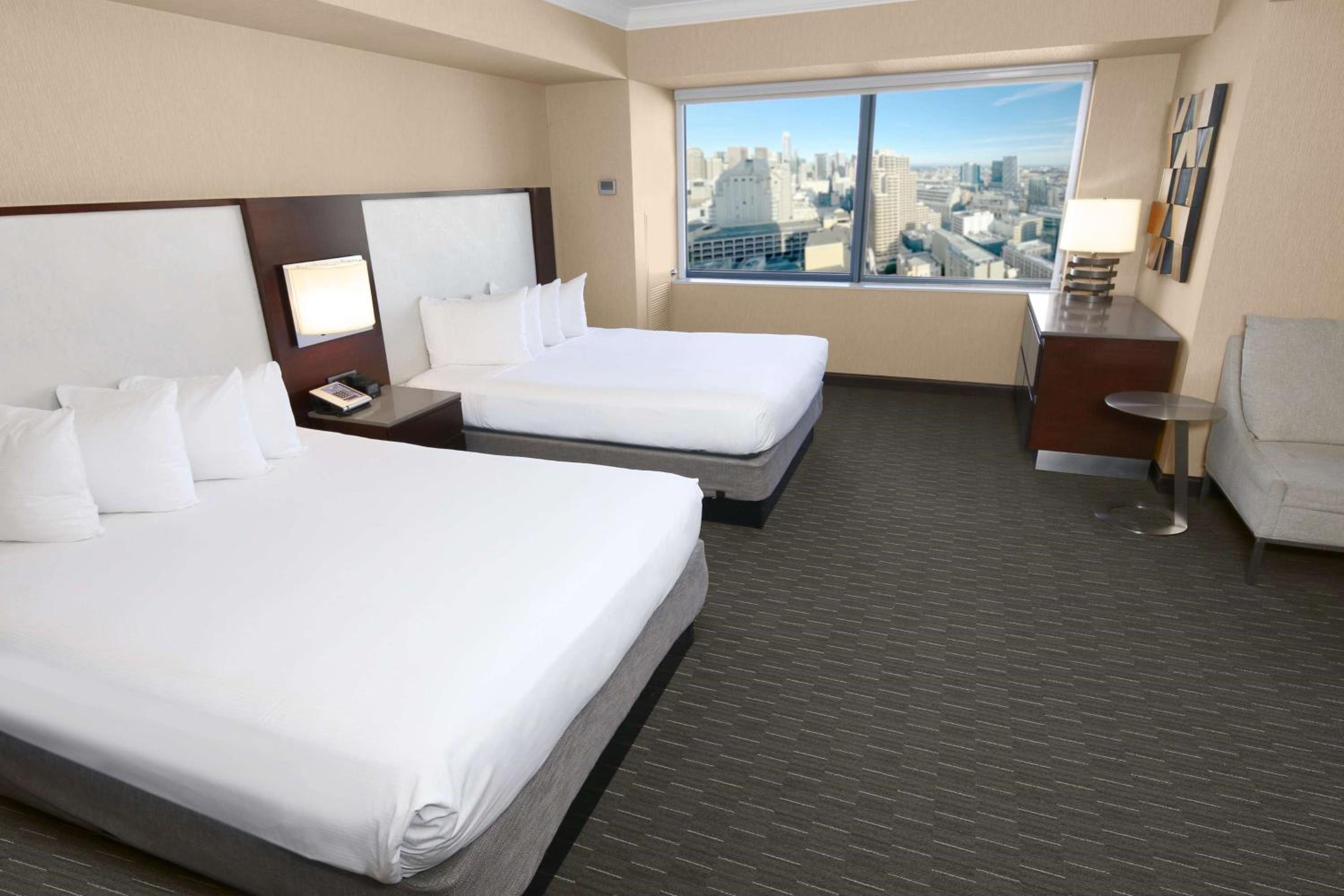 Junior Suite with Two Queen Beds photo 2