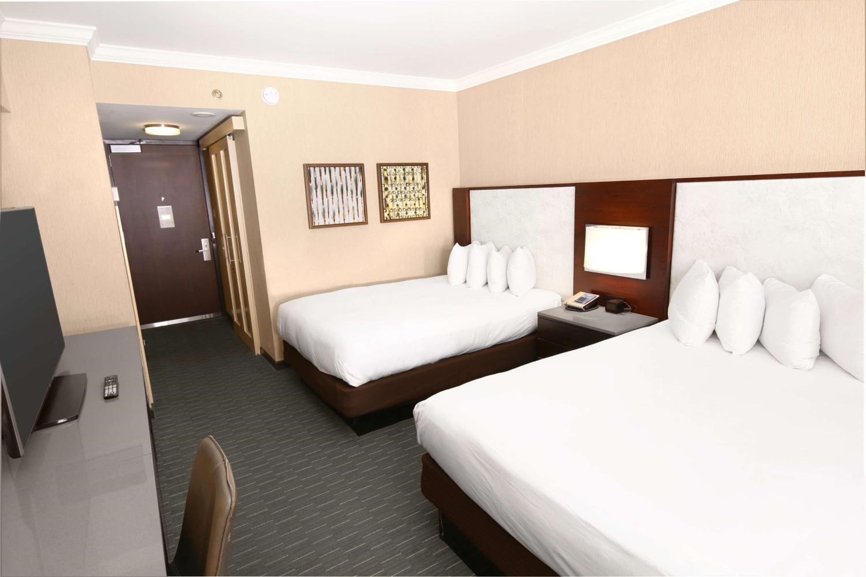 Deluxe Double Room with Two Double Beds - Photo 4
