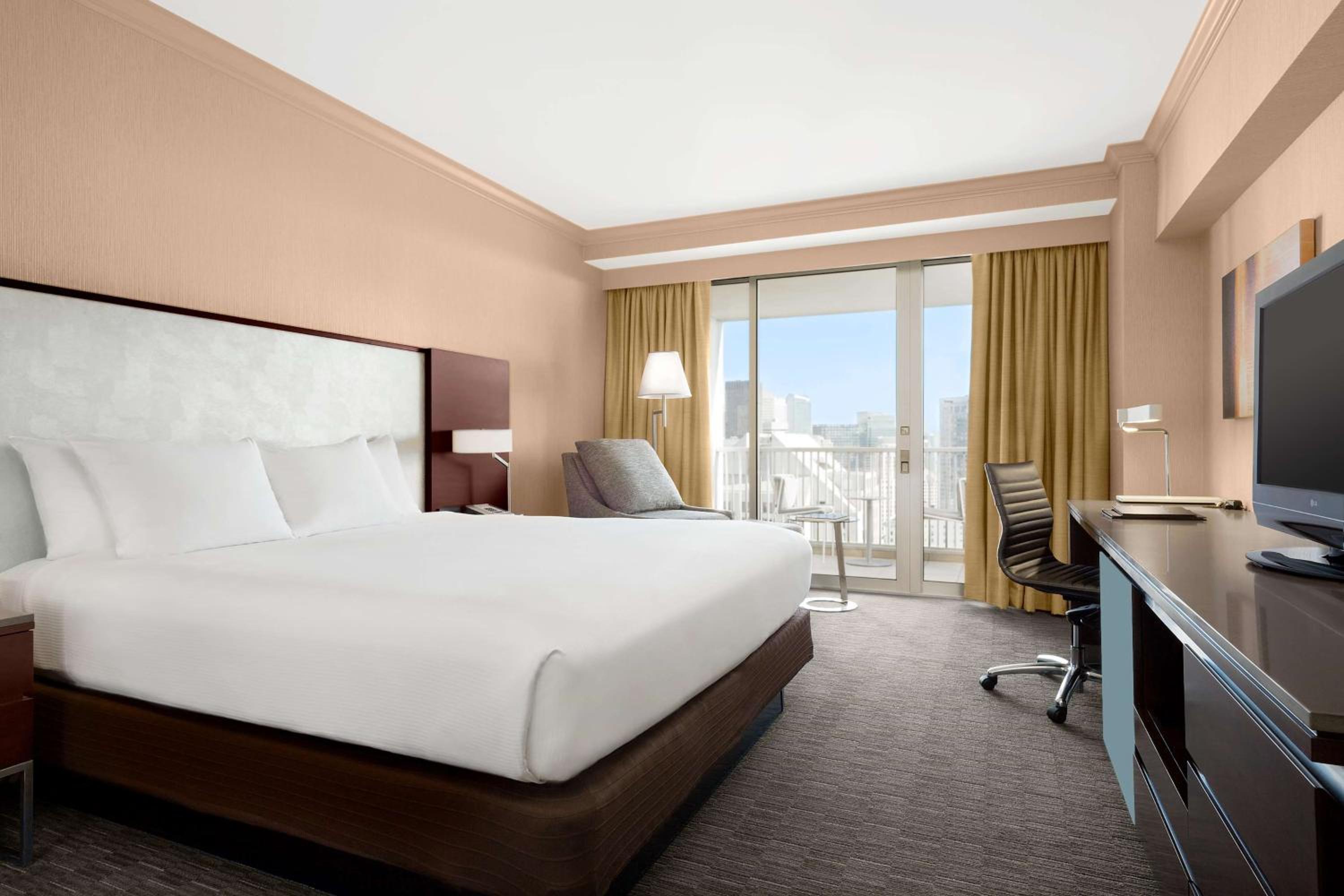 Skyline View with Balcony - One King Bed - Photo 4