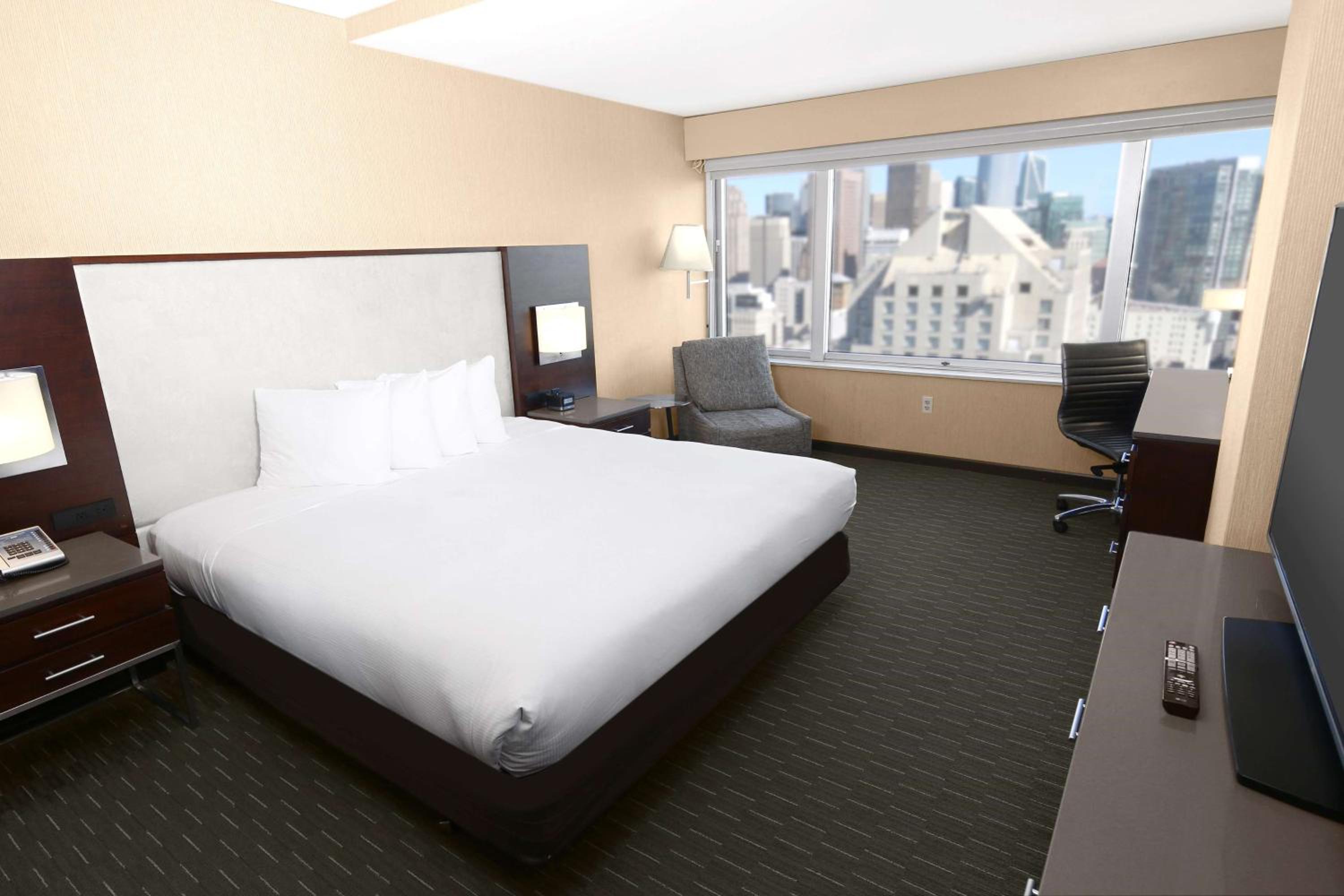 Double Room with View and Roll-In Shower - Mobility and Hearing Access - Photo 1
