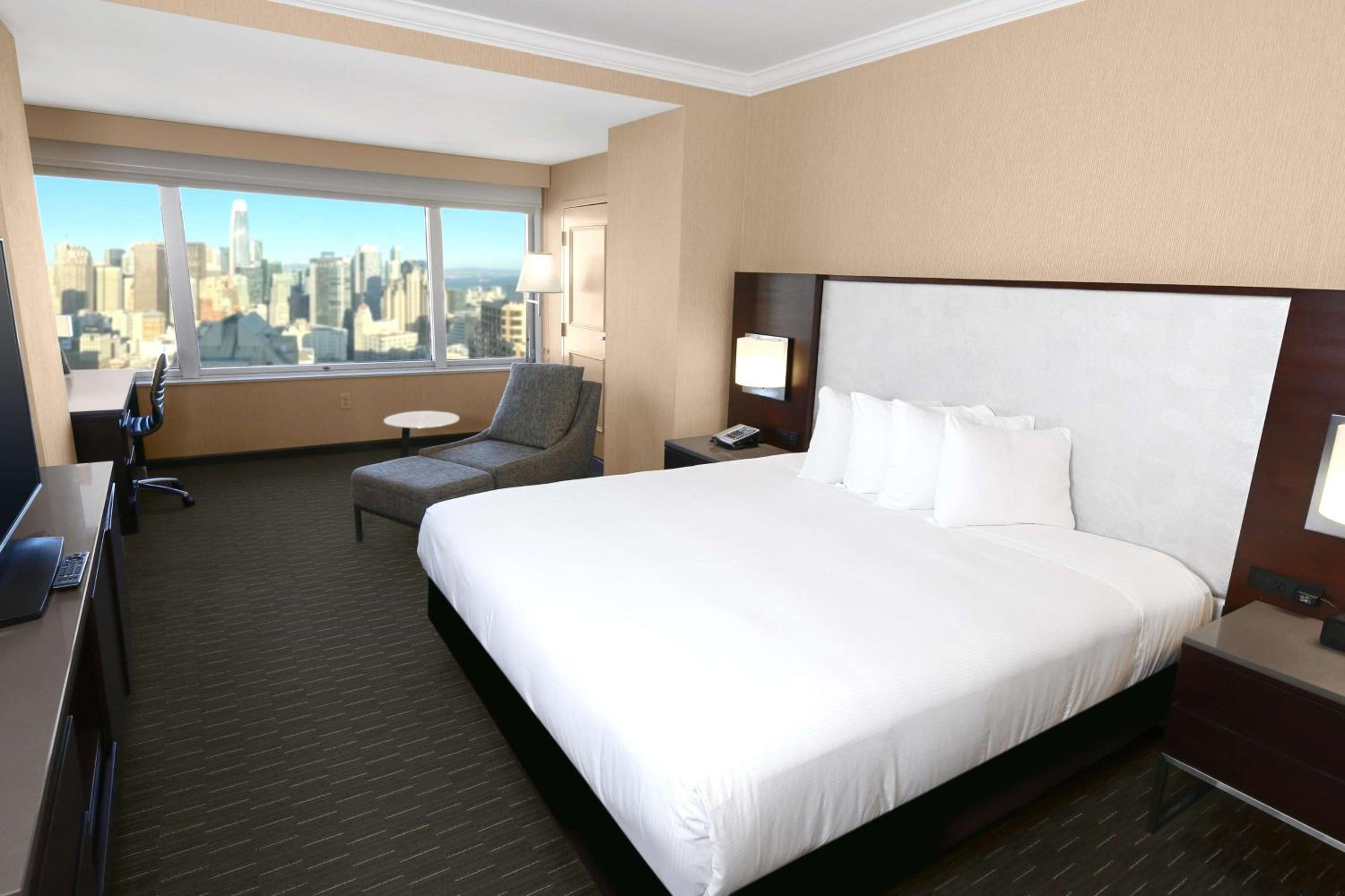 Skyline View - One King Bed Floors 20-44 - Photo 1