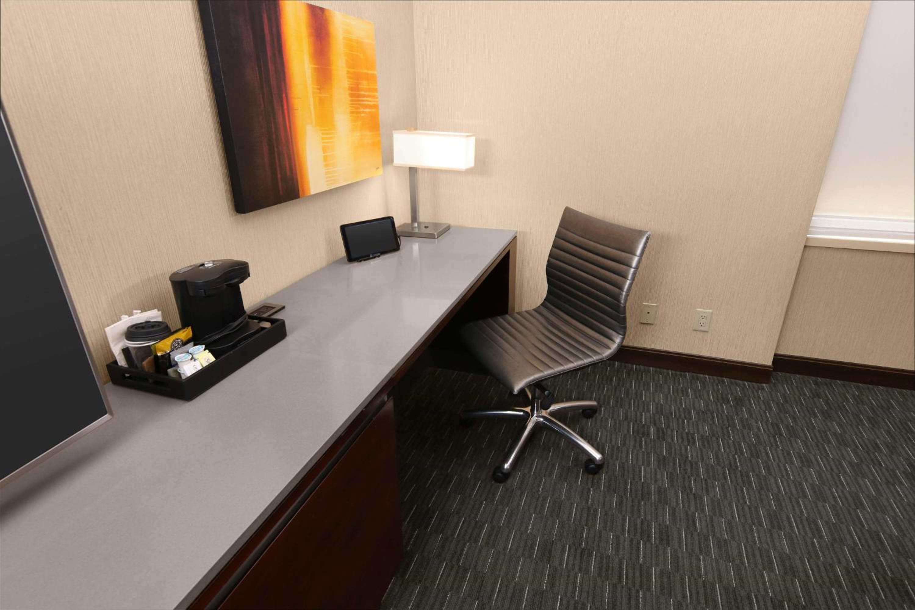 Junior King Suite with Seating Area - Photo 2