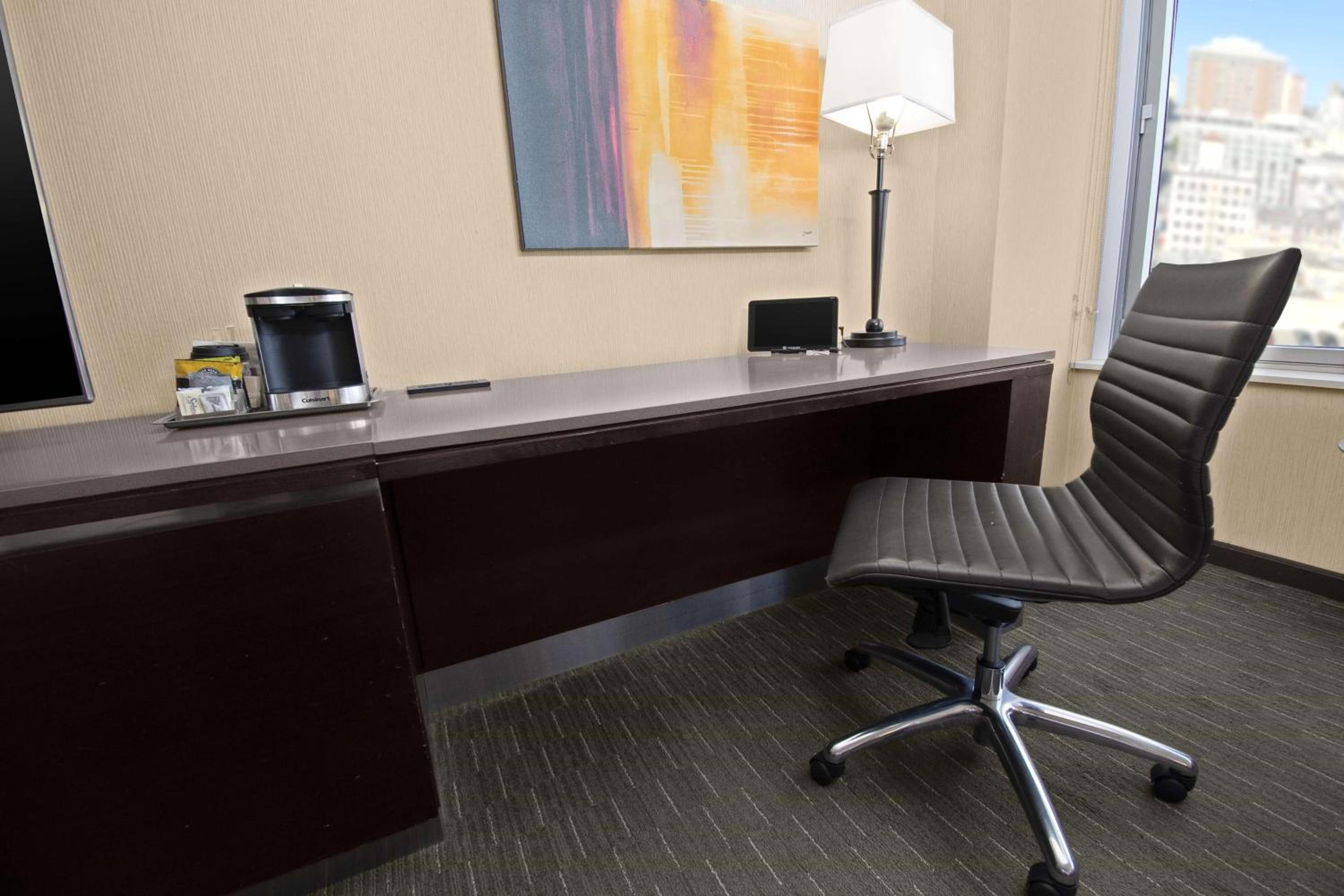 Deluxe King Room - Photo 3