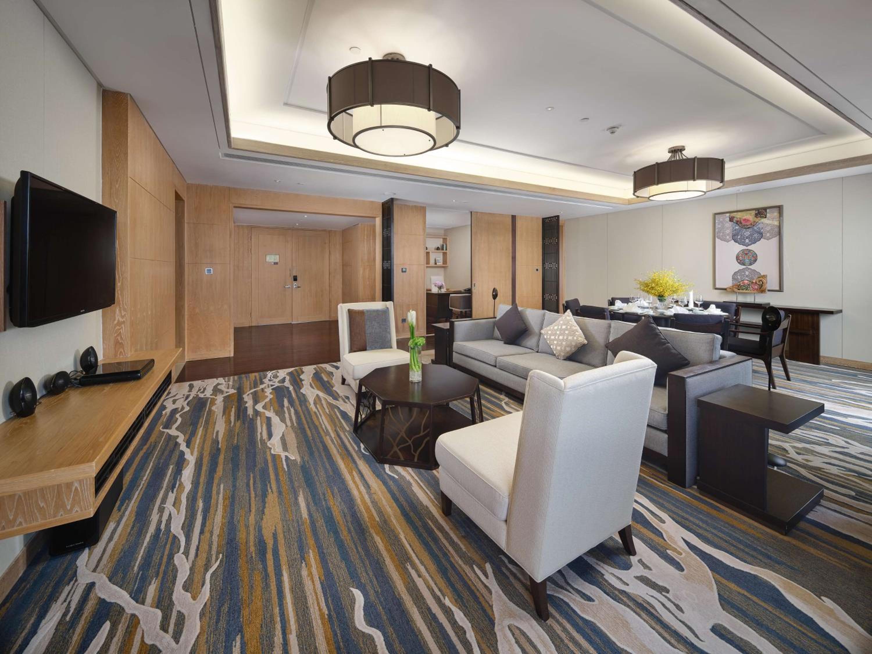 Premier King Suite