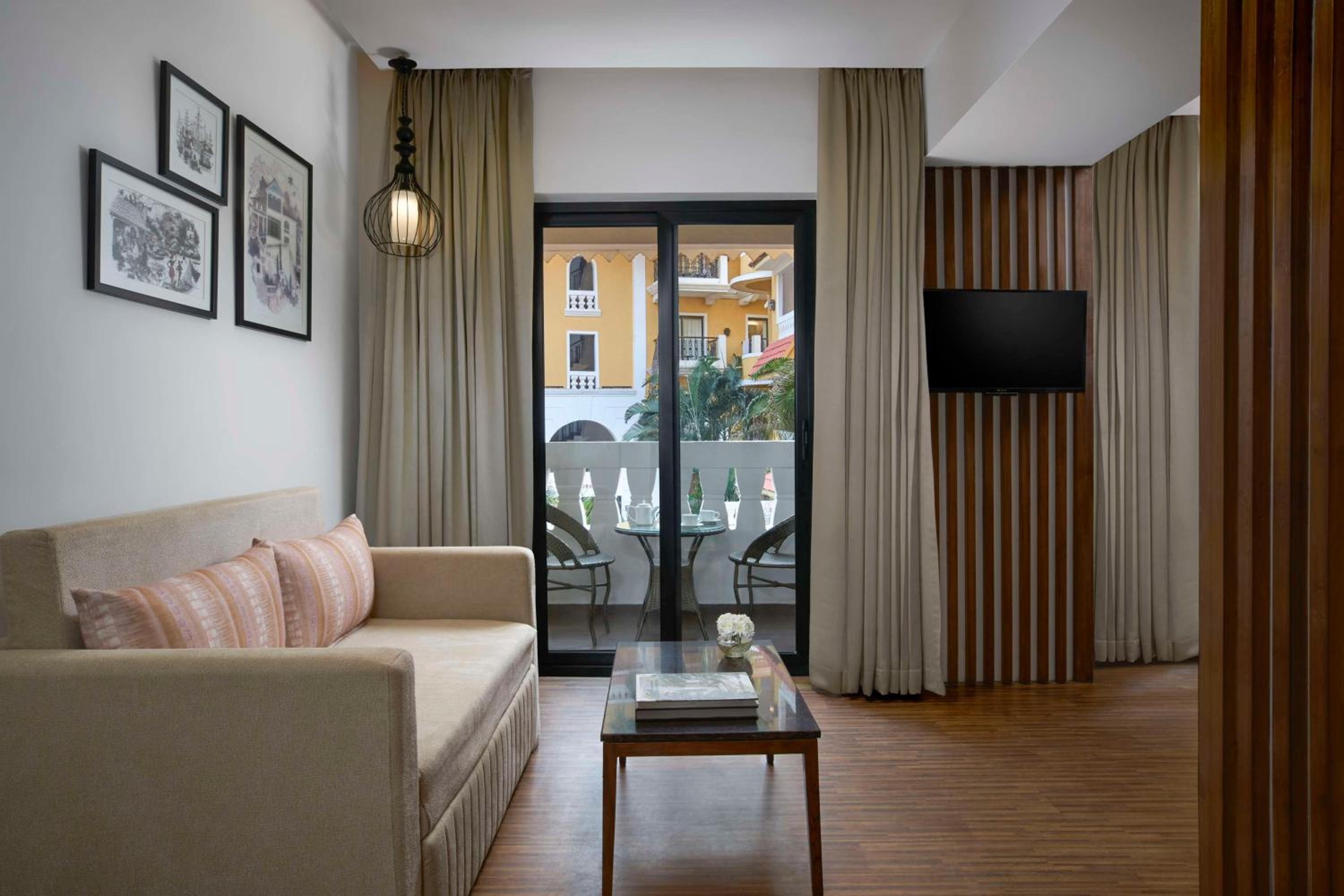 Premium Queen Room - 10% Discount on Food & Beverages and Laundry - Welcome Drink on Arrival - Photo 5