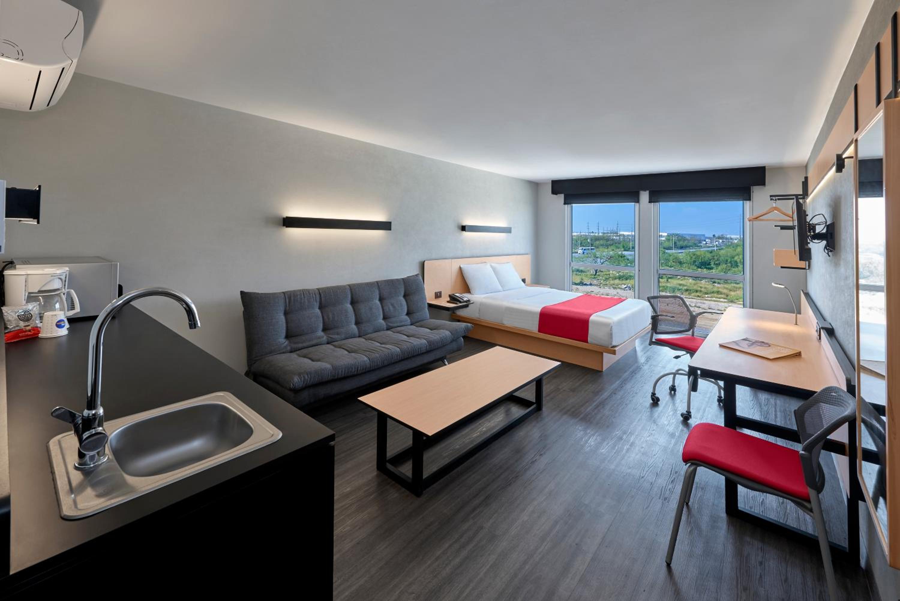 Superior Queen Room with Sofa Bed - Photo 2