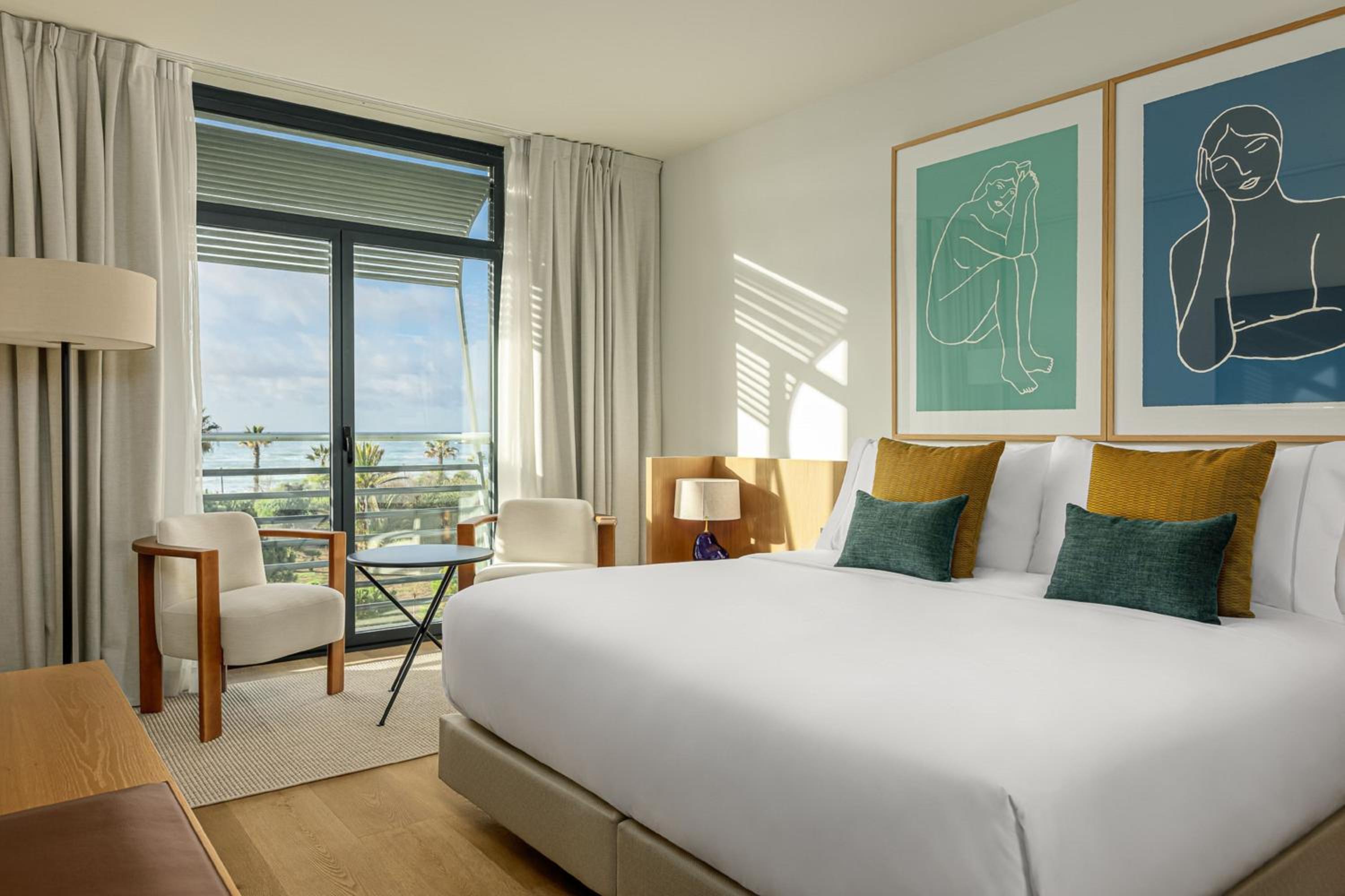 Premium King Room with Sea View - High Floor - Photo 1