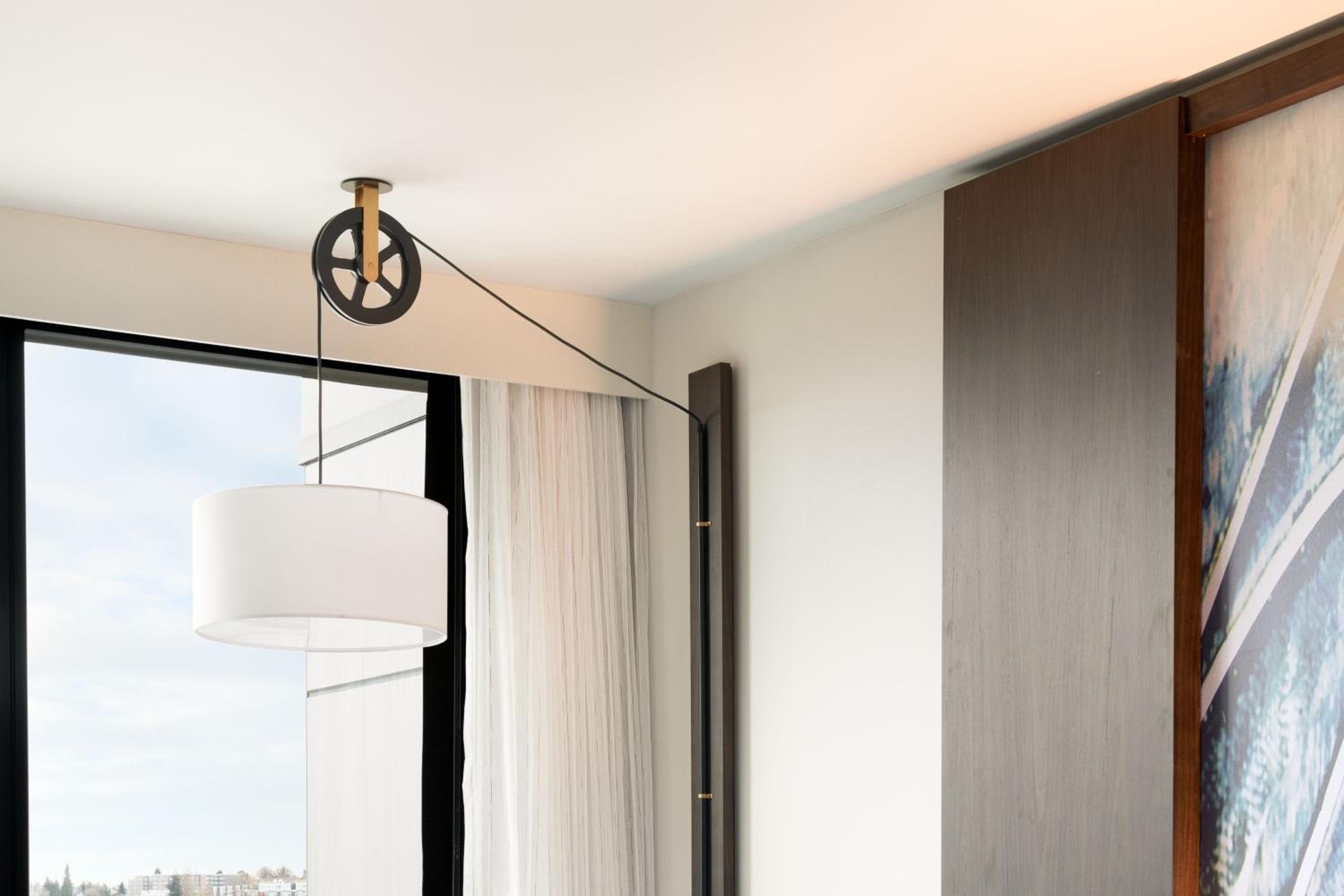 Guest room, 1 King, City view, High floor - Photo 8