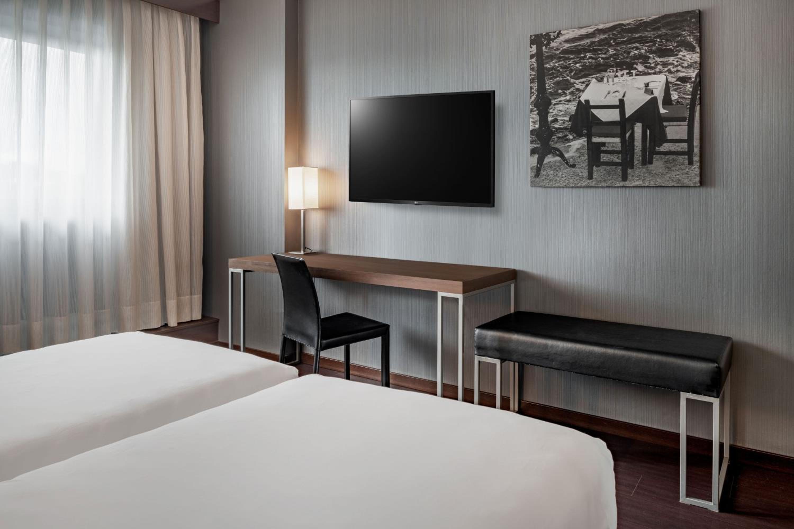 Standard Twin Room - Photo 2