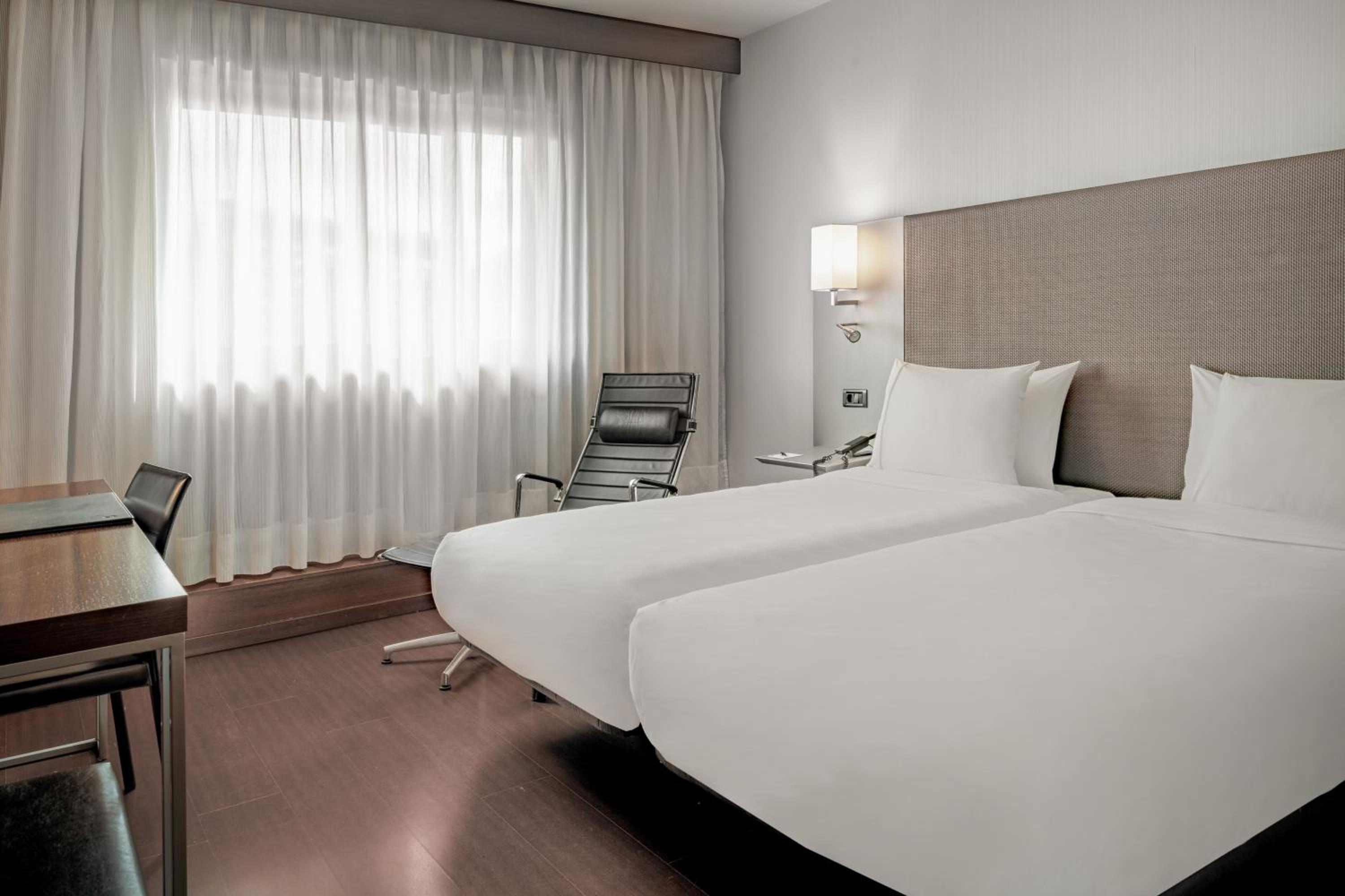 Standard Twin Room - Photo 3